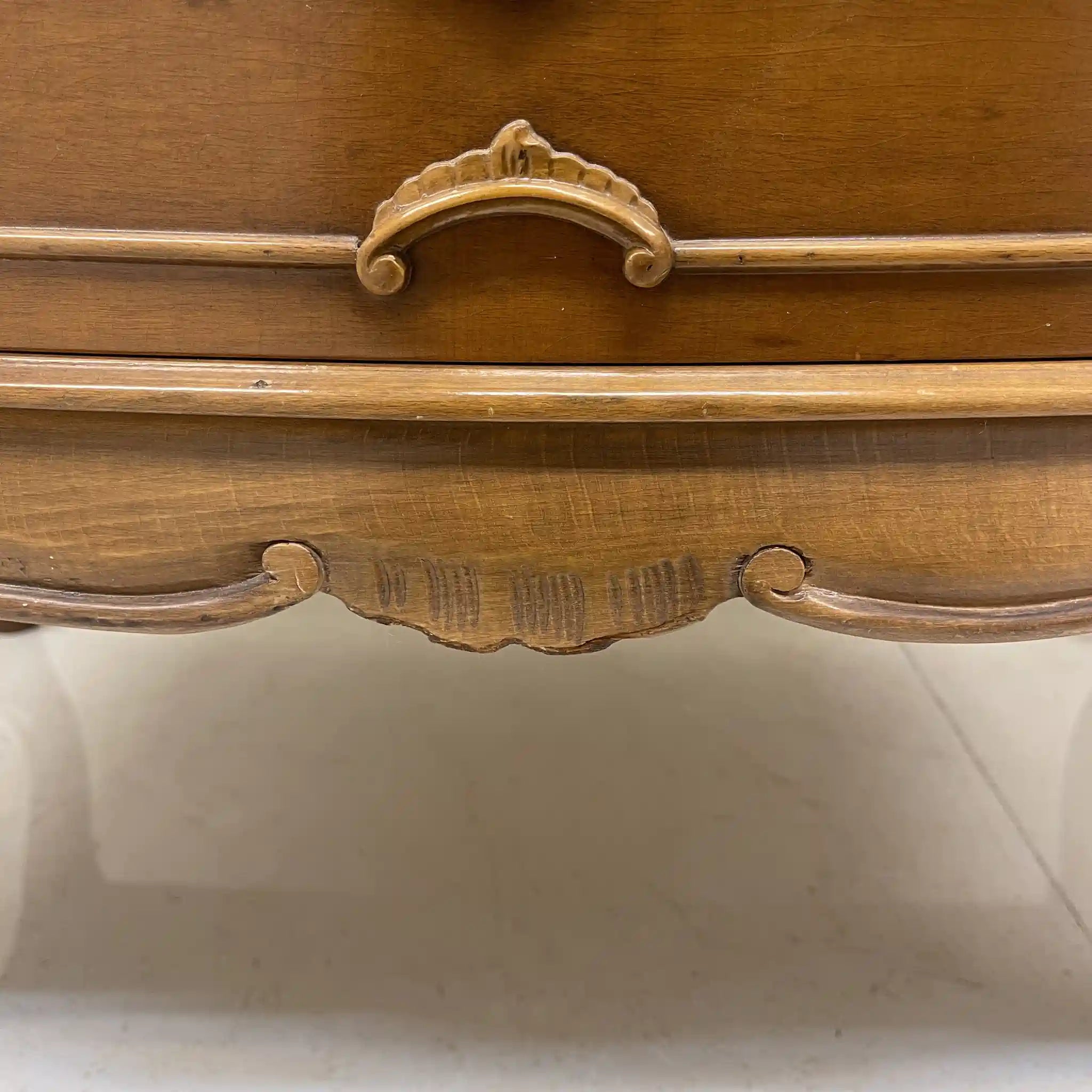 [Vintage] Chest / 20th century / Beech wood / Italy / Cabriole leg, Seminarière (1 week chest)