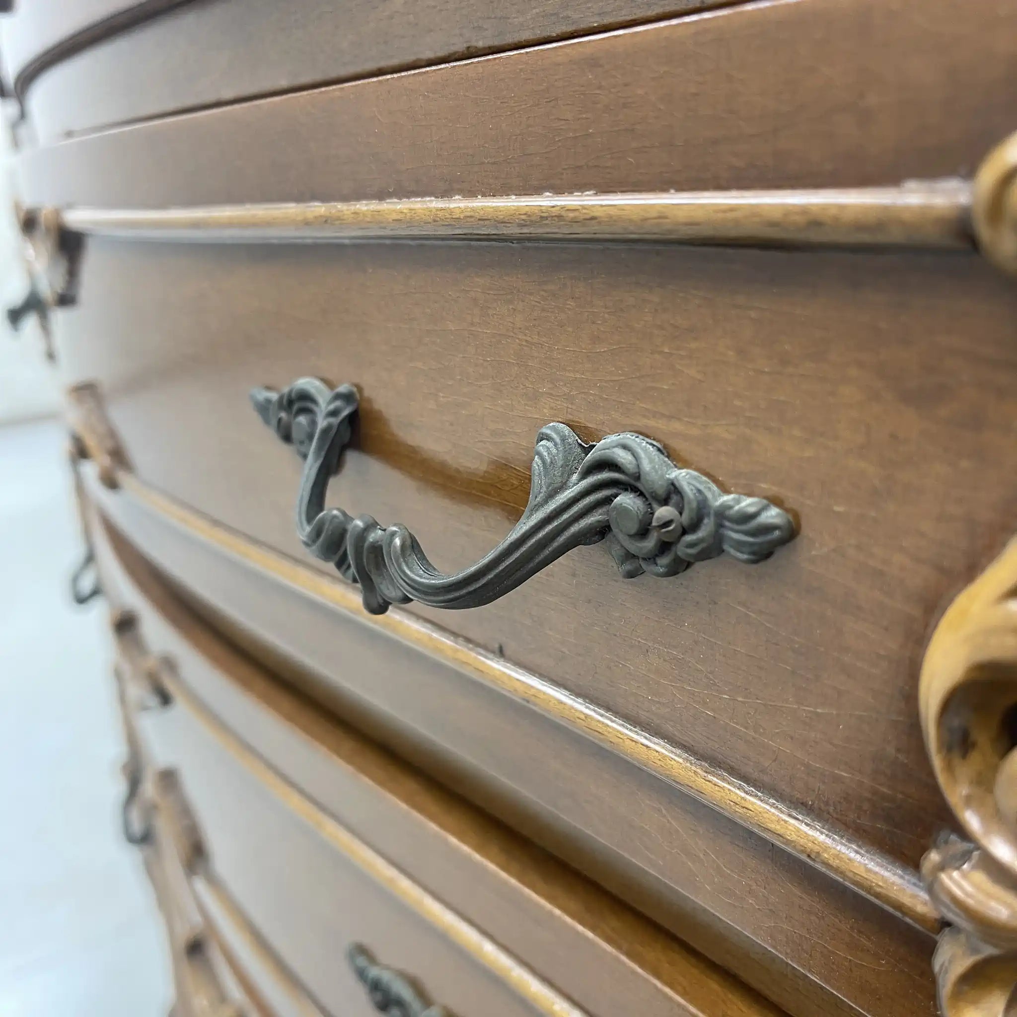 [Vintage] Chest / 20th century / Beech wood / Italy / Cabriole leg, Seminarière (1 week chest)