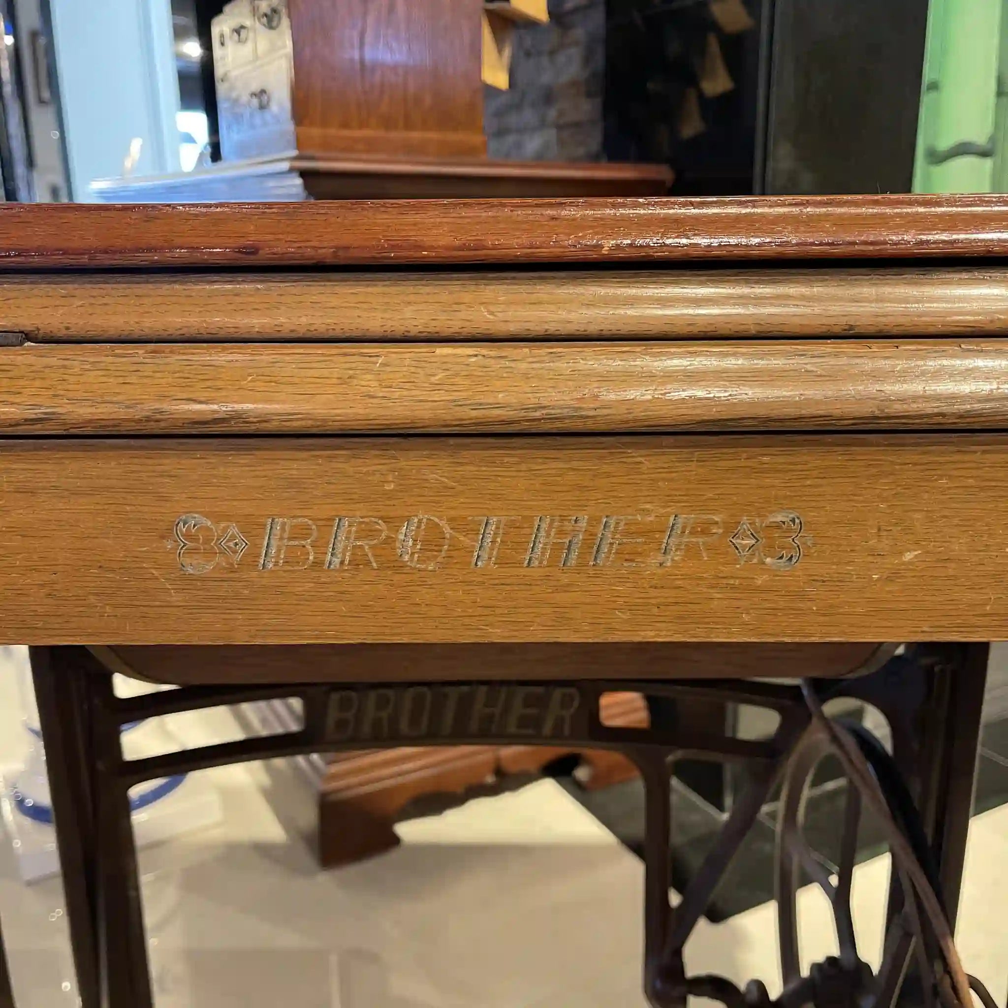 [Vintage] Vintage sewing machine / Brother / Wooden table/cast iron / Japan / Mechanical / Storage possible