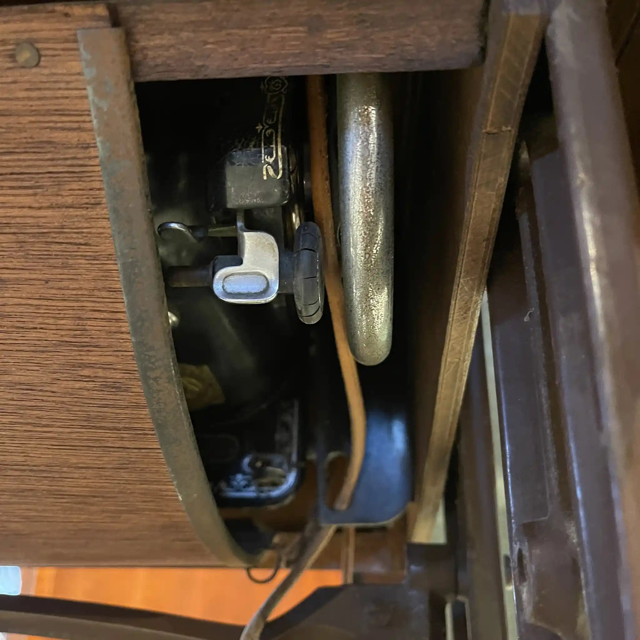 [Vintage] Vintage sewing machine / Brother / Wooden table/cast iron / Japan / Mechanical / Storage possible