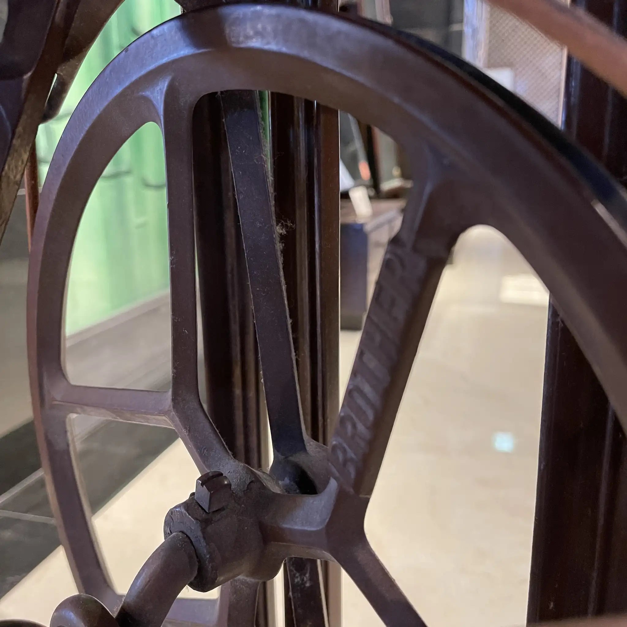 [Vintage] Vintage sewing machine / Brother / Wooden table/cast iron / Japan / Mechanical / Storage possible