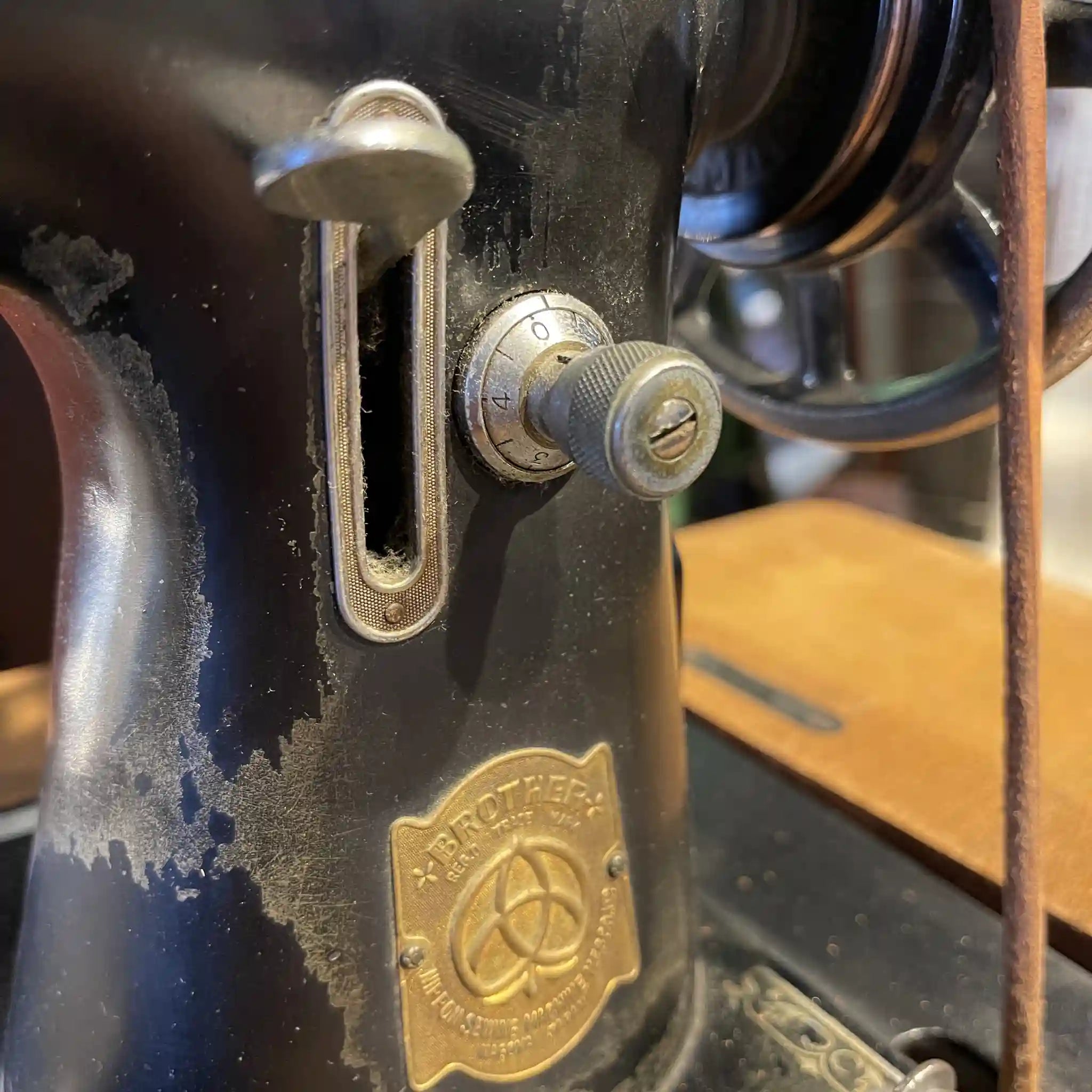 [Vintage] Vintage sewing machine / Brother / Wooden table/cast iron / Japan / Mechanical / Storage possible