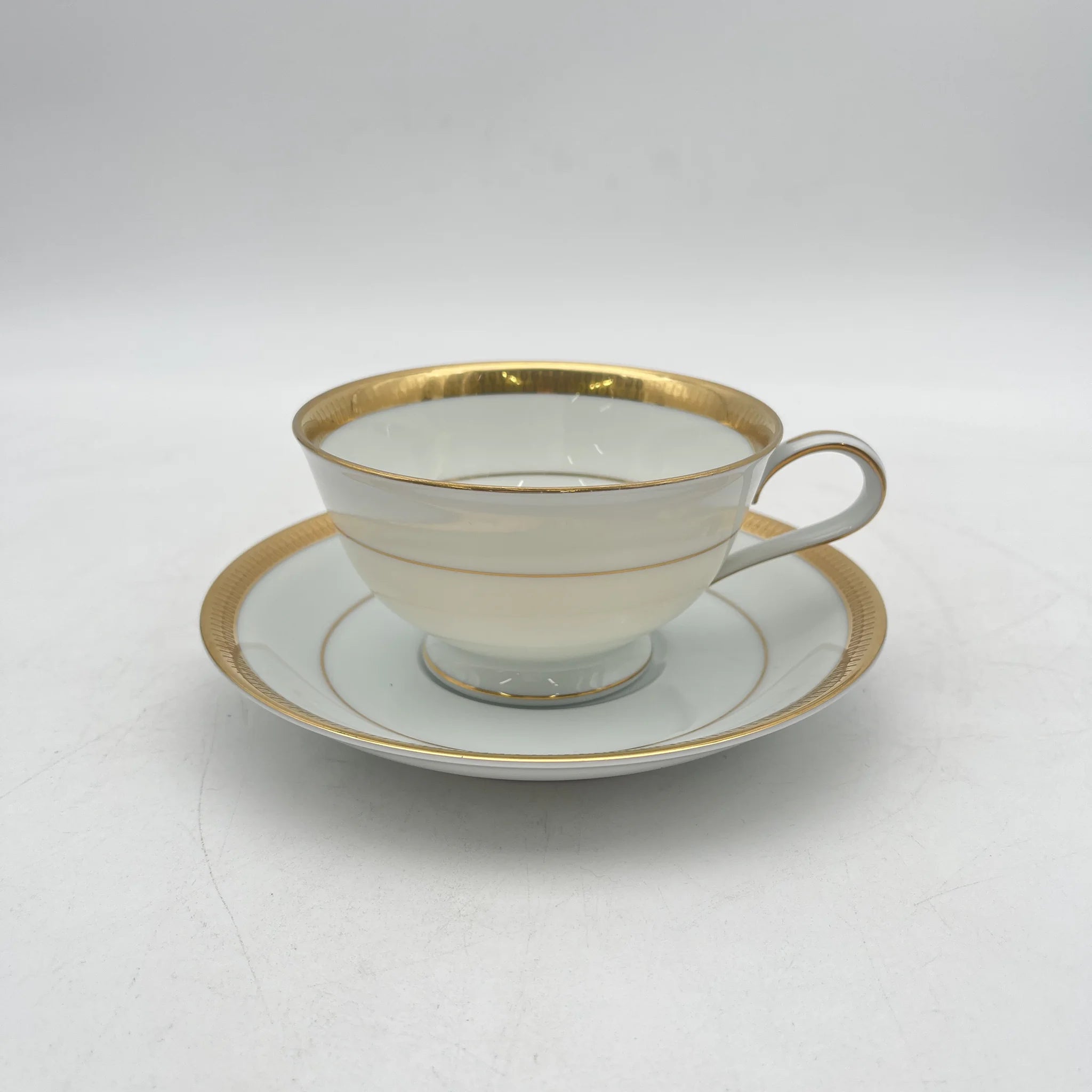 Noritake（ノリタケ） / カップ&ソーサー / 1950s- / 磁器 / 日本 / ティーシェイプ,金彩エッチング,ゴールドライン / [ビンテージ]