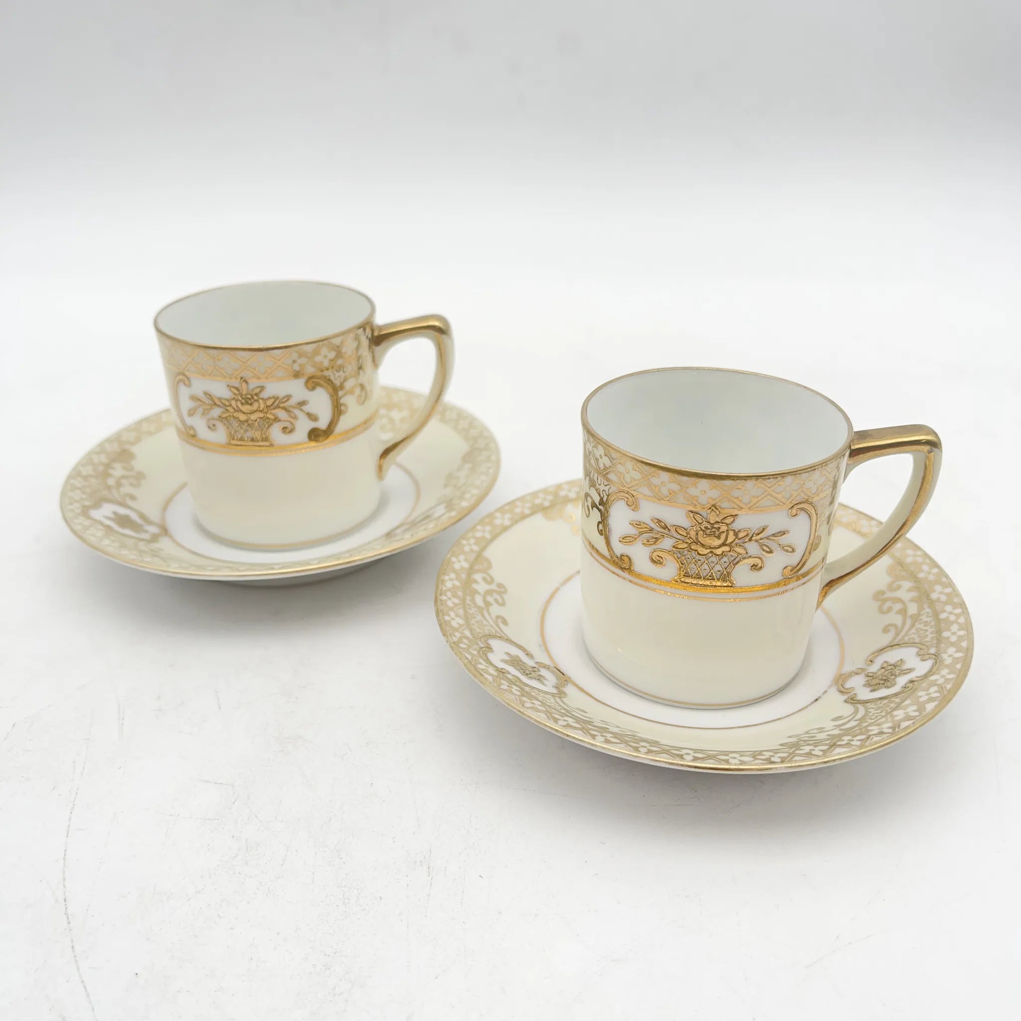 Noritake（ノリタケ） / デミタスカップ&ソーサー2P / 1920s- / 磁器 / 日本 / 金彩花籠紋,薔薇窓絵,盛金エッチング風 / [アンティーク]
