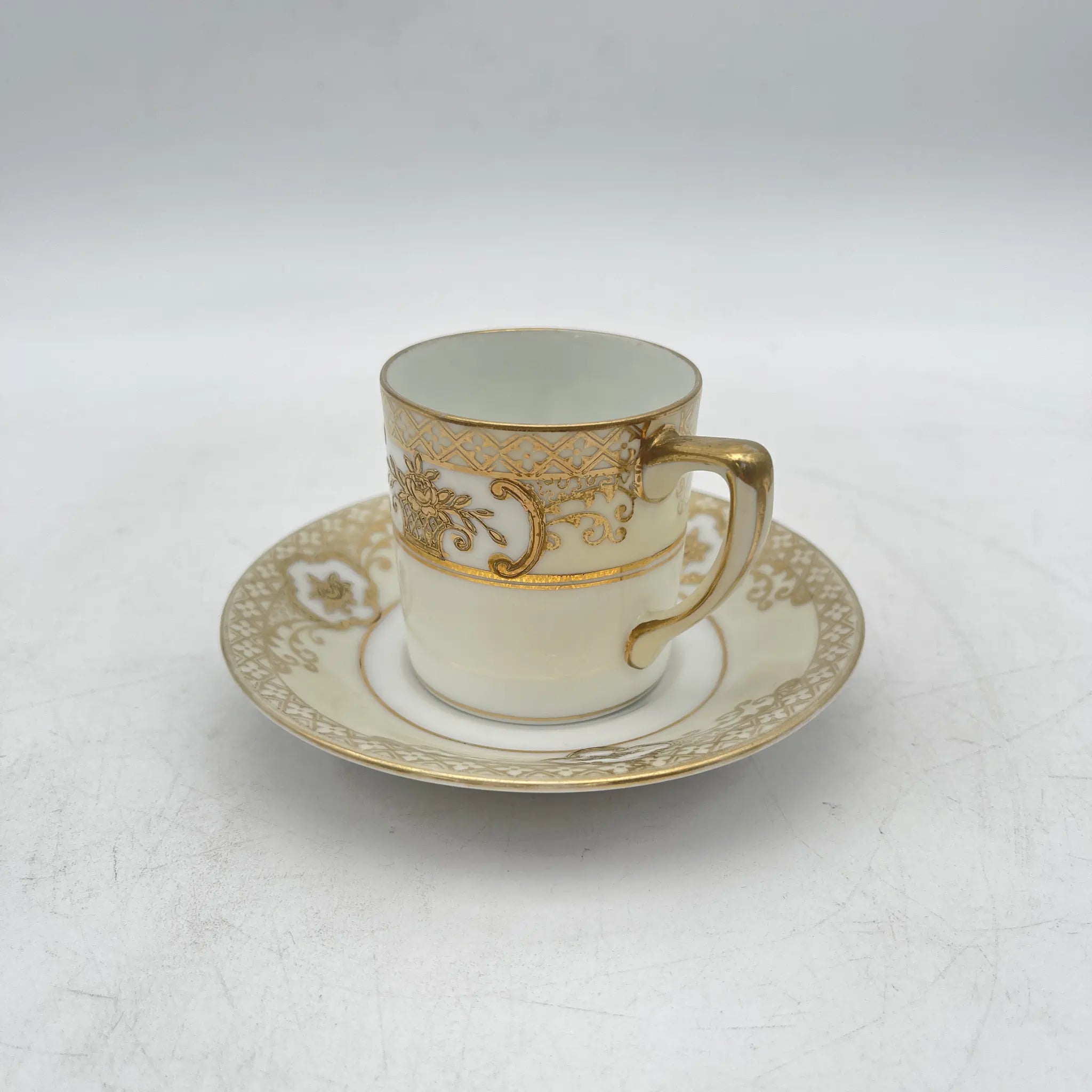 Noritake（ノリタケ） / デミタスカップ&ソーサー2P / 1920s- / 磁器 / 日本 / 金彩花籠紋,薔薇窓絵,盛金エッチング風 / [アンティーク]