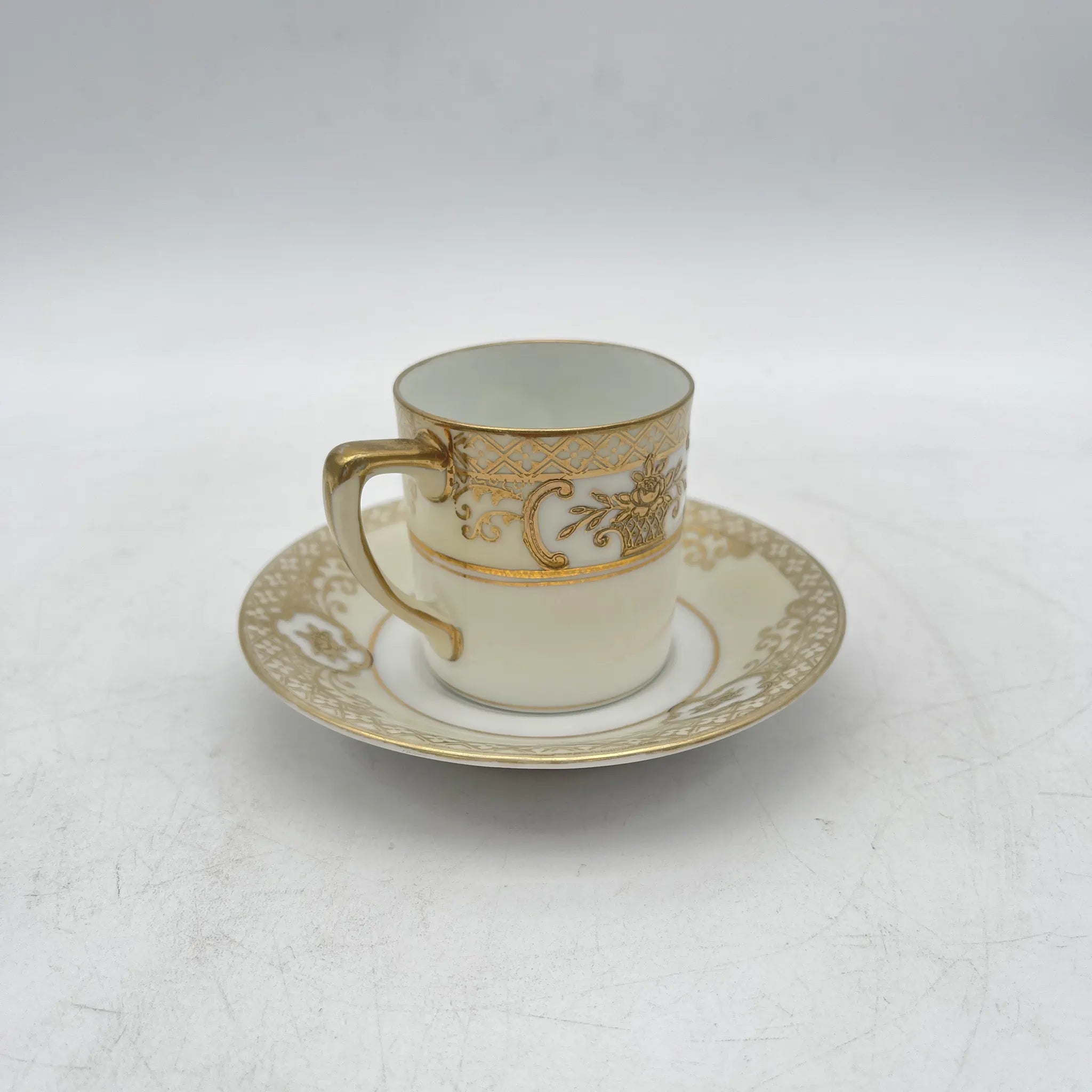 Noritake（ノリタケ） / デミタスカップ&ソーサー2P / 1920s- / 磁器 / 日本 / 金彩花籠紋,薔薇窓絵,盛金エッチング風 / [アンティーク]