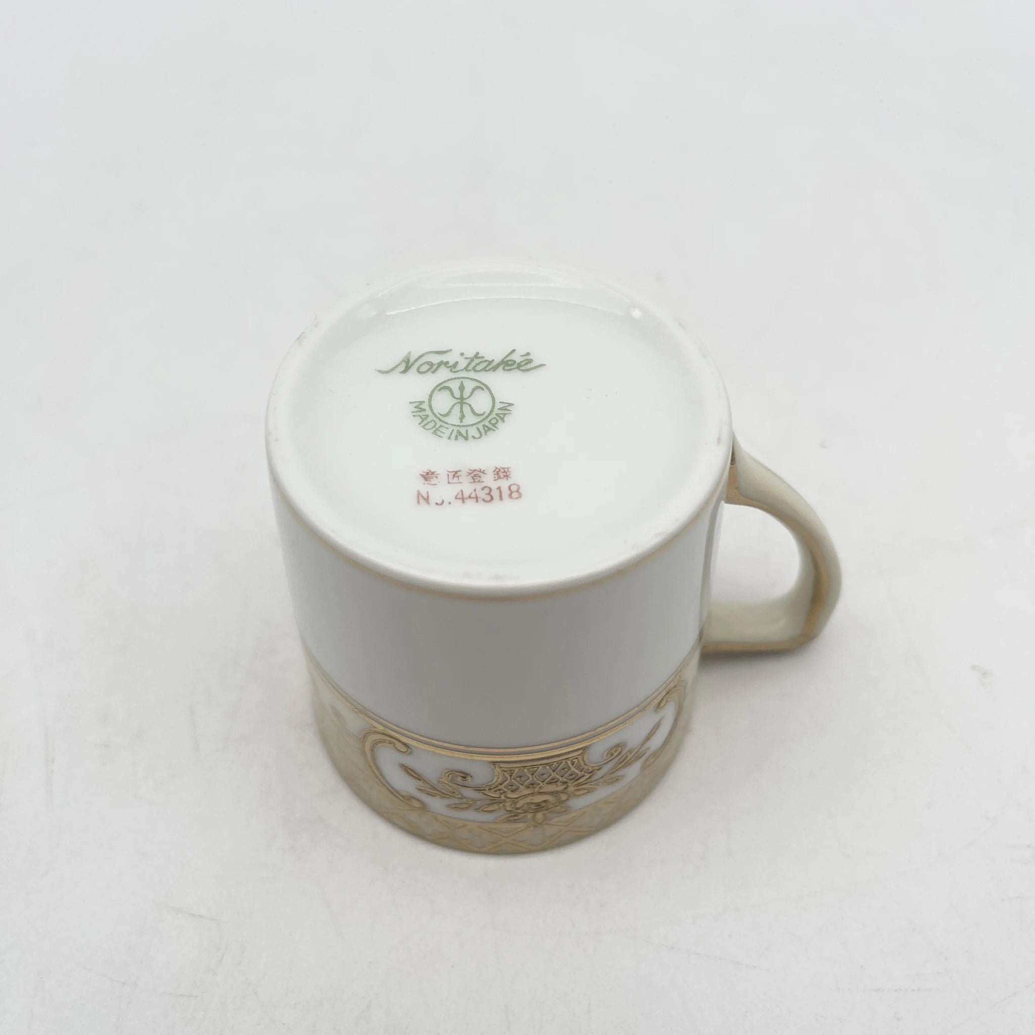 Noritake（ノリタケ） / デミタスカップ&ソーサー2P / 1920s- / 磁器 / 日本 / 金彩花籠紋,薔薇窓絵,盛金エッチング風 / [アンティーク]