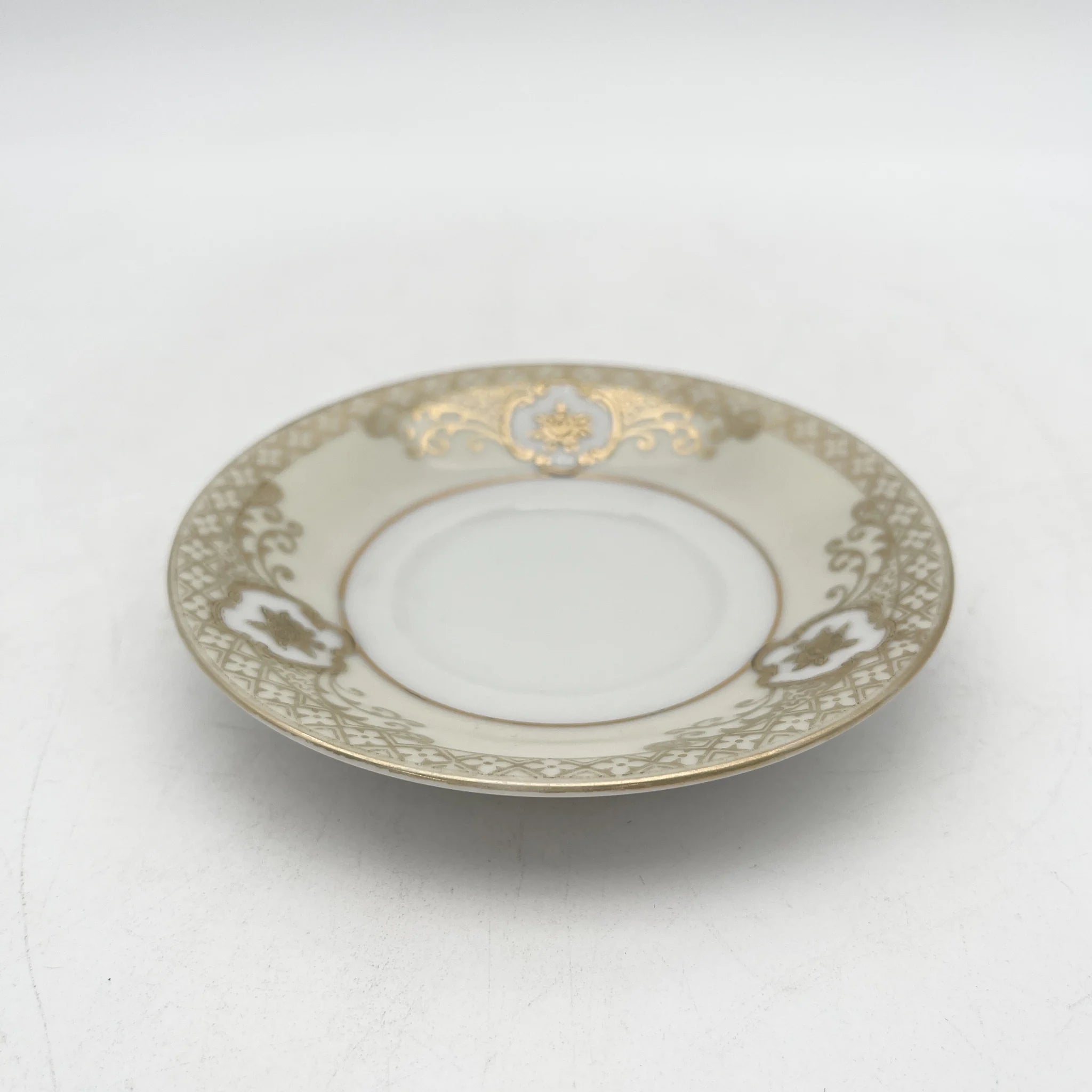 Noritake（ノリタケ） / デミタスカップ&ソーサー2P / 1920s- / 磁器 / 日本 / 金彩花籠紋,薔薇窓絵,盛金エッチング風 / [アンティーク]