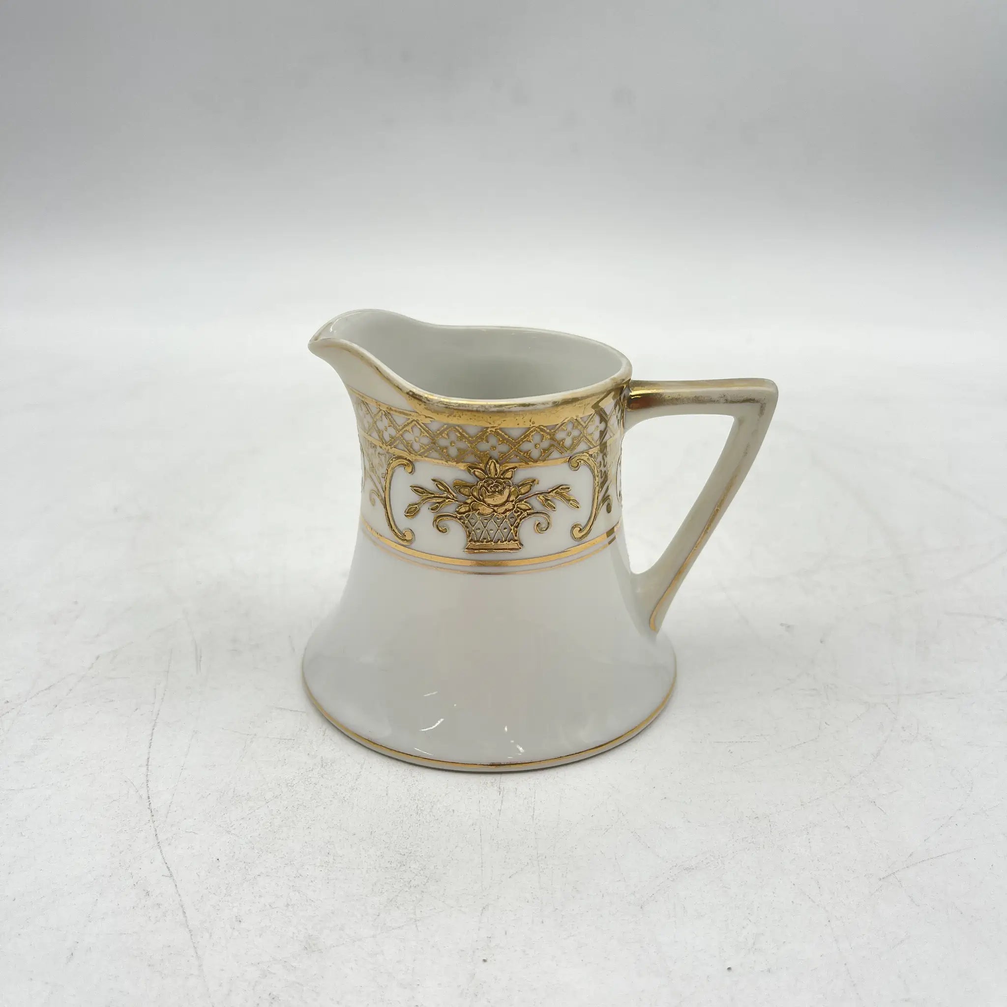 Noritake（ノリタケ） / クリーマー / 1920s- / 磁器 / 日本 / 金彩花籠紋,薔薇窓絵,盛金エッチング風 / [アンティーク]
