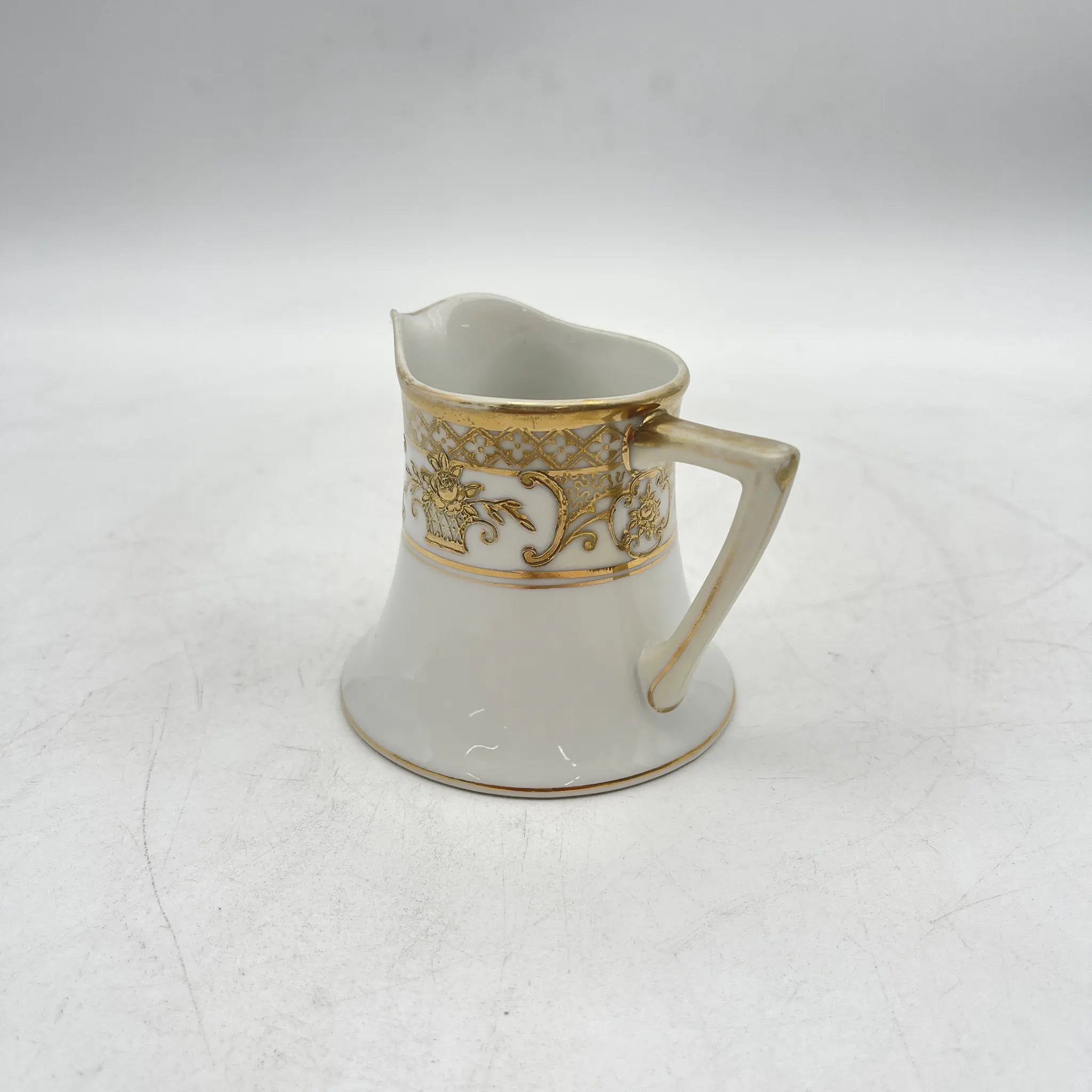 Noritake（ノリタケ） / クリーマー / 1920s- / 磁器 / 日本 / 金彩花籠紋,薔薇窓絵,盛金エッチング風 / [アンティーク]