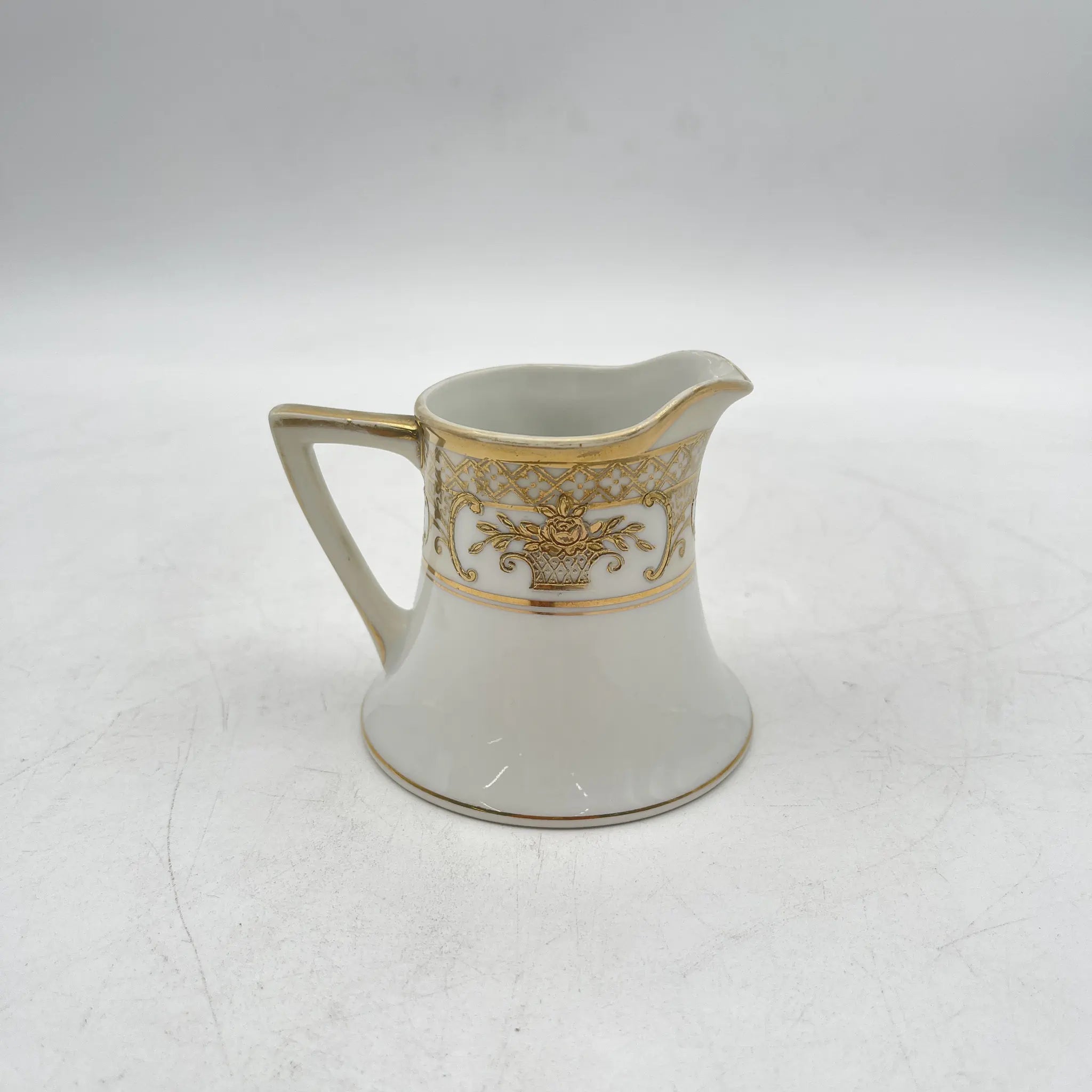 Noritake（ノリタケ） / クリーマー / 1920s- / 磁器 / 日本 / 金彩花籠紋,薔薇窓絵,盛金エッチング風 / [アンティーク]