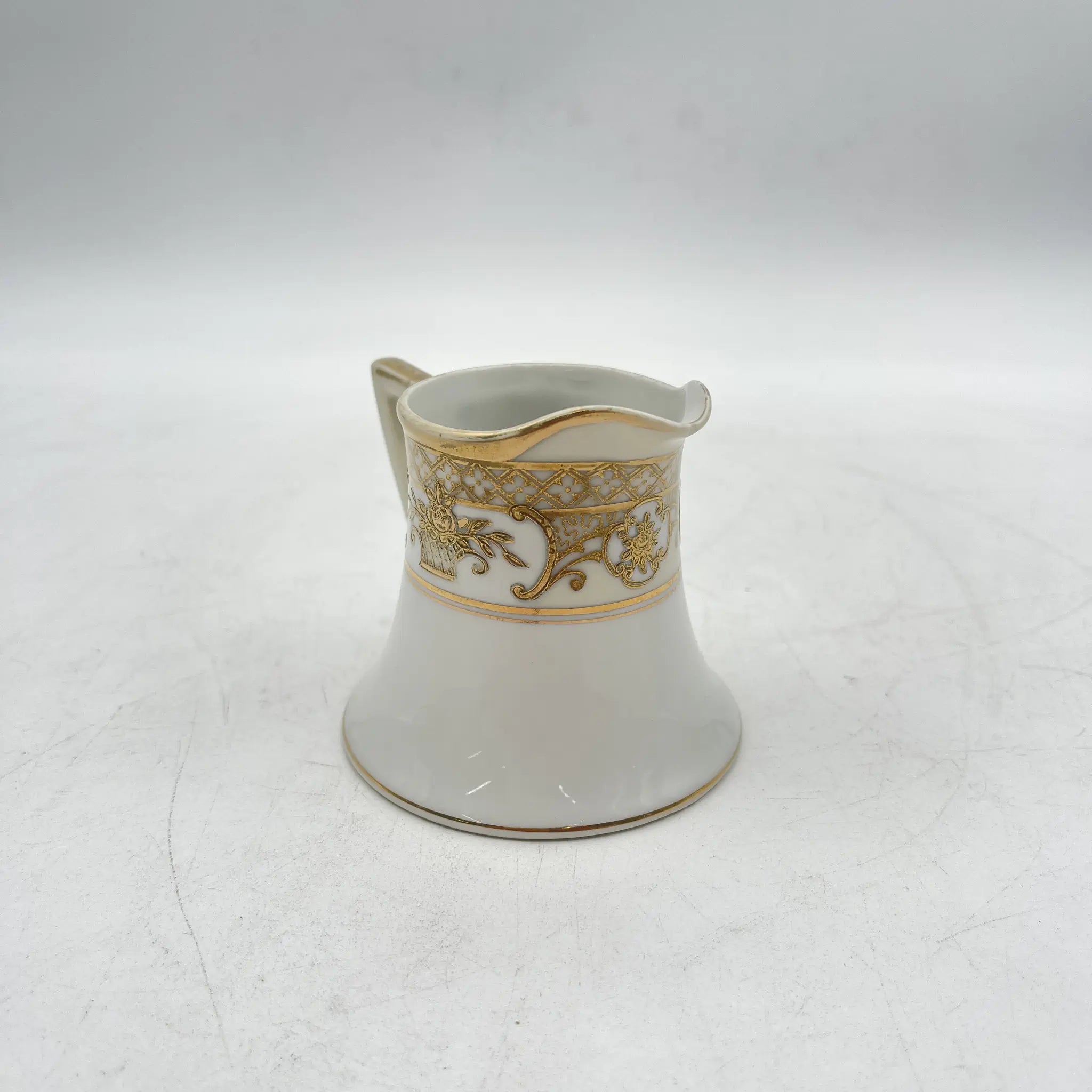 Noritake（ノリタケ） / クリーマー / 1920s- / 磁器 / 日本 / 金彩花籠紋,薔薇窓絵,盛金エッチング風 / [アンティーク]