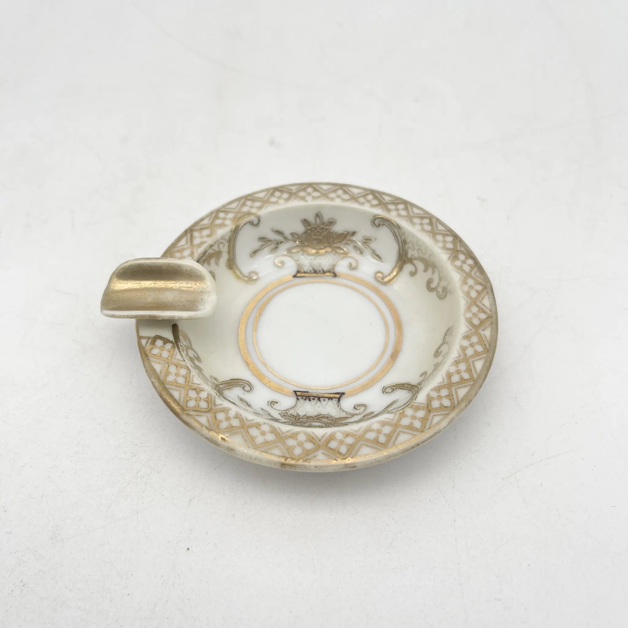 Noritake（ノリタケ） / アッシュトレイ / 1920s- / 磁器 / 日本 / 金彩花籠紋,薔薇窓絵,盛金エッチング風 / [アンティーク]