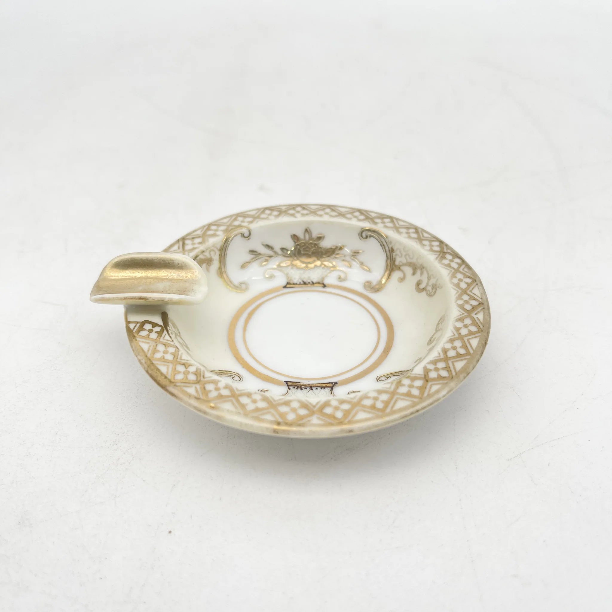 Noritake（ノリタケ） / アッシュトレイ / 1920s- / 磁器 / 日本 / 金彩花籠紋,薔薇窓絵,盛金エッチング風 / [アンティーク]