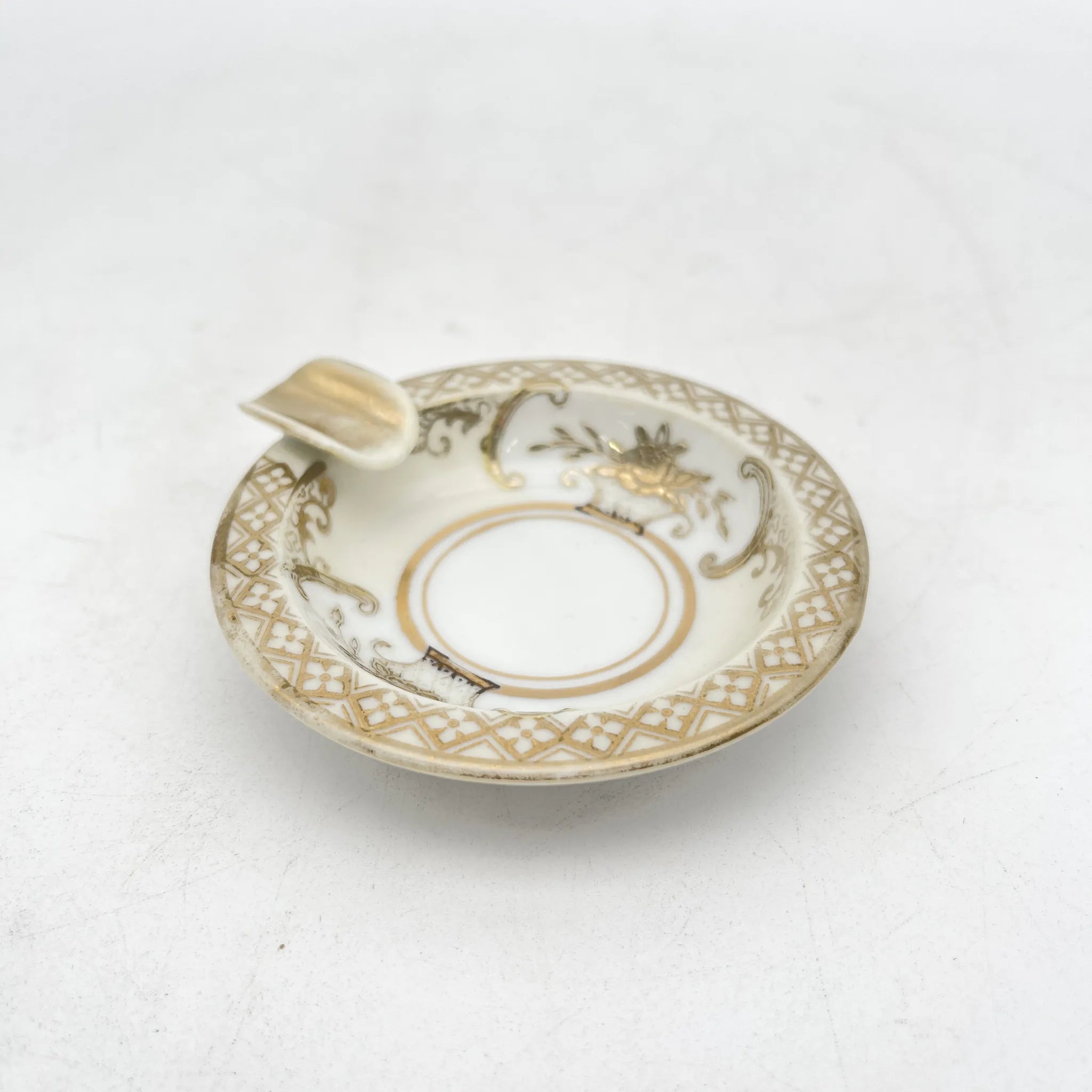 Noritake（ノリタケ） / アッシュトレイ / 1920s- / 磁器 / 日本 / 金彩花籠紋,薔薇窓絵,盛金エッチング風 / [アンティーク]