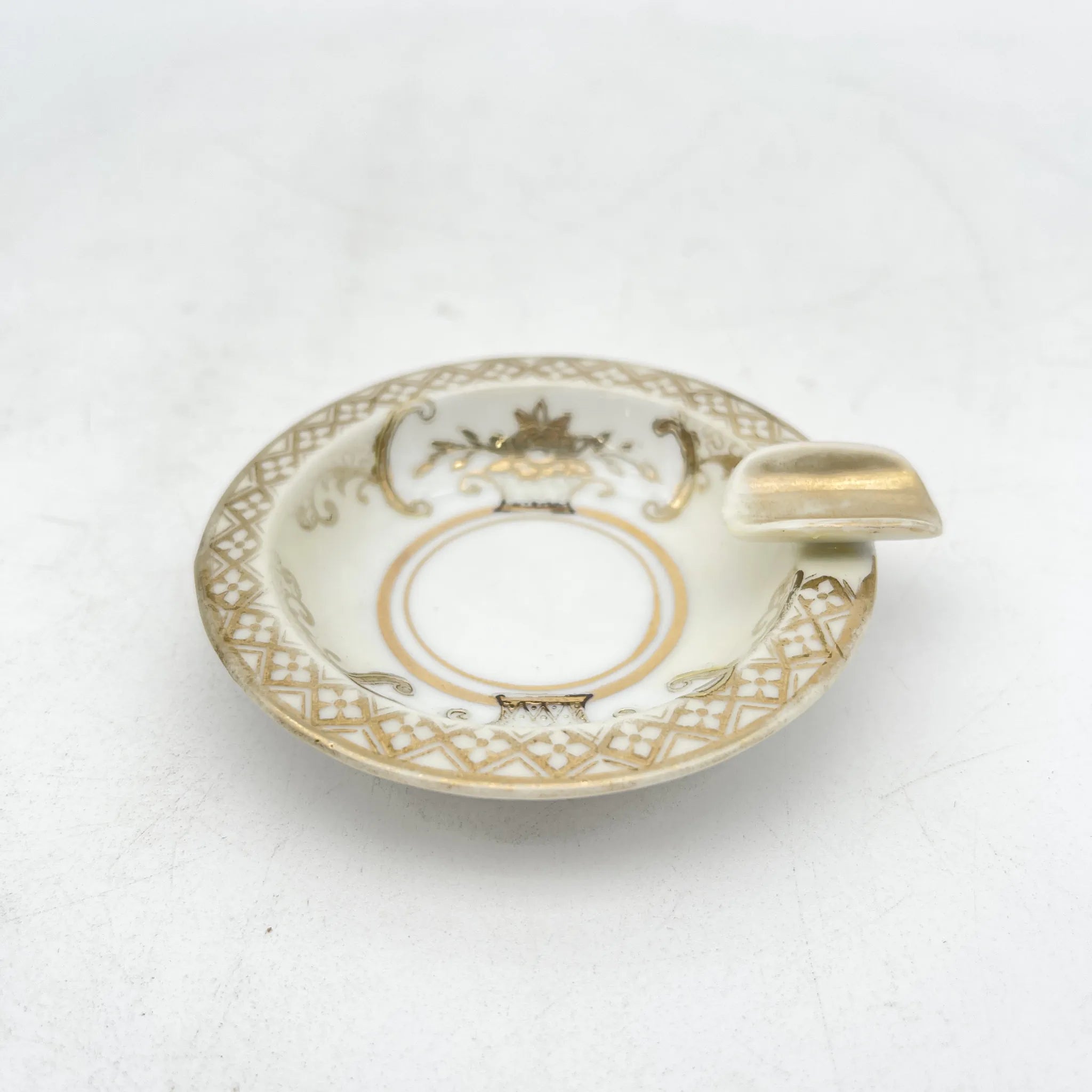 Noritake（ノリタケ） / アッシュトレイ / 1920s- / 磁器 / 日本 / 金彩花籠紋,薔薇窓絵,盛金エッチング風 / [アンティーク]