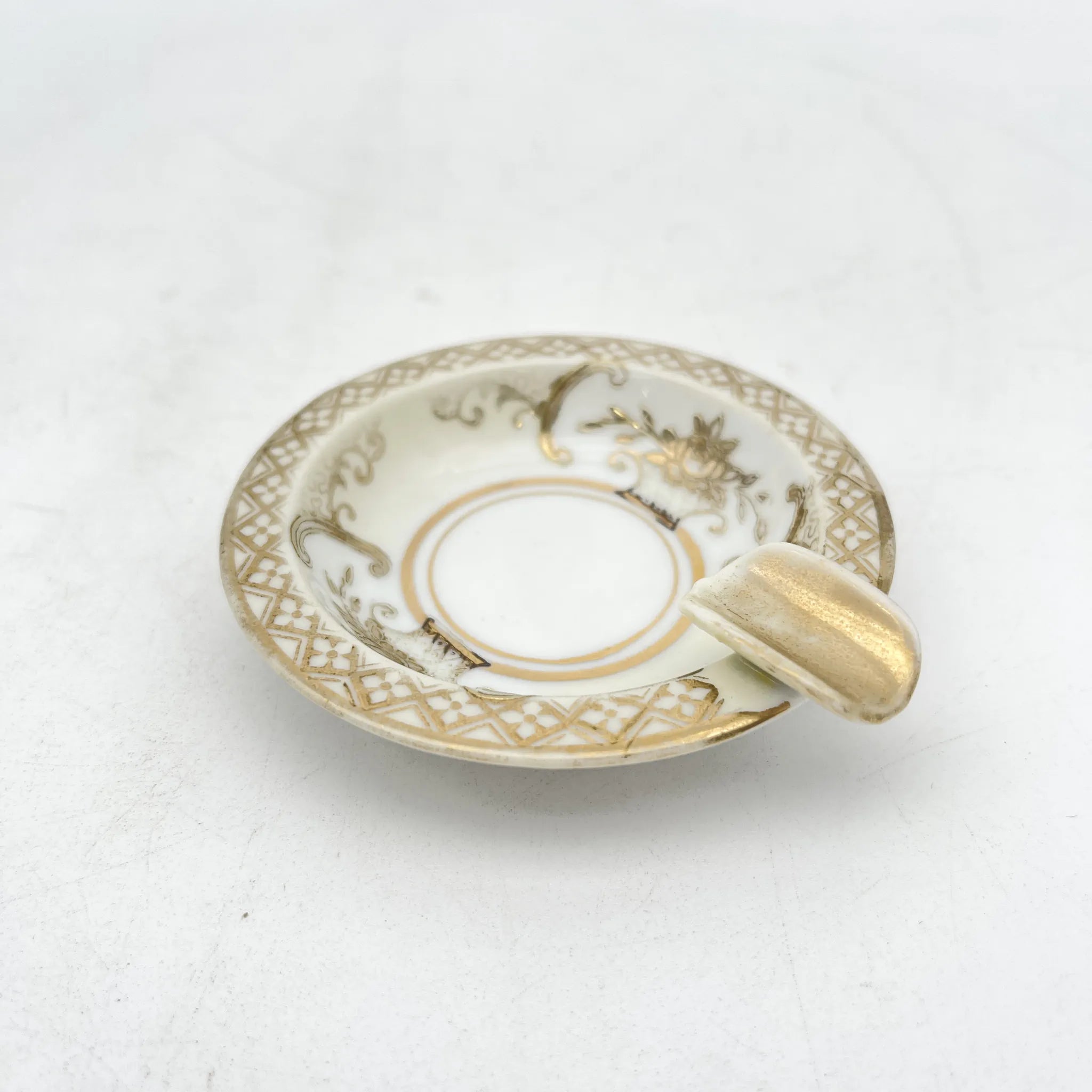 Noritake（ノリタケ） / アッシュトレイ / 1920s- / 磁器 / 日本 / 金彩花籠紋,薔薇窓絵,盛金エッチング風 / [アンティーク]