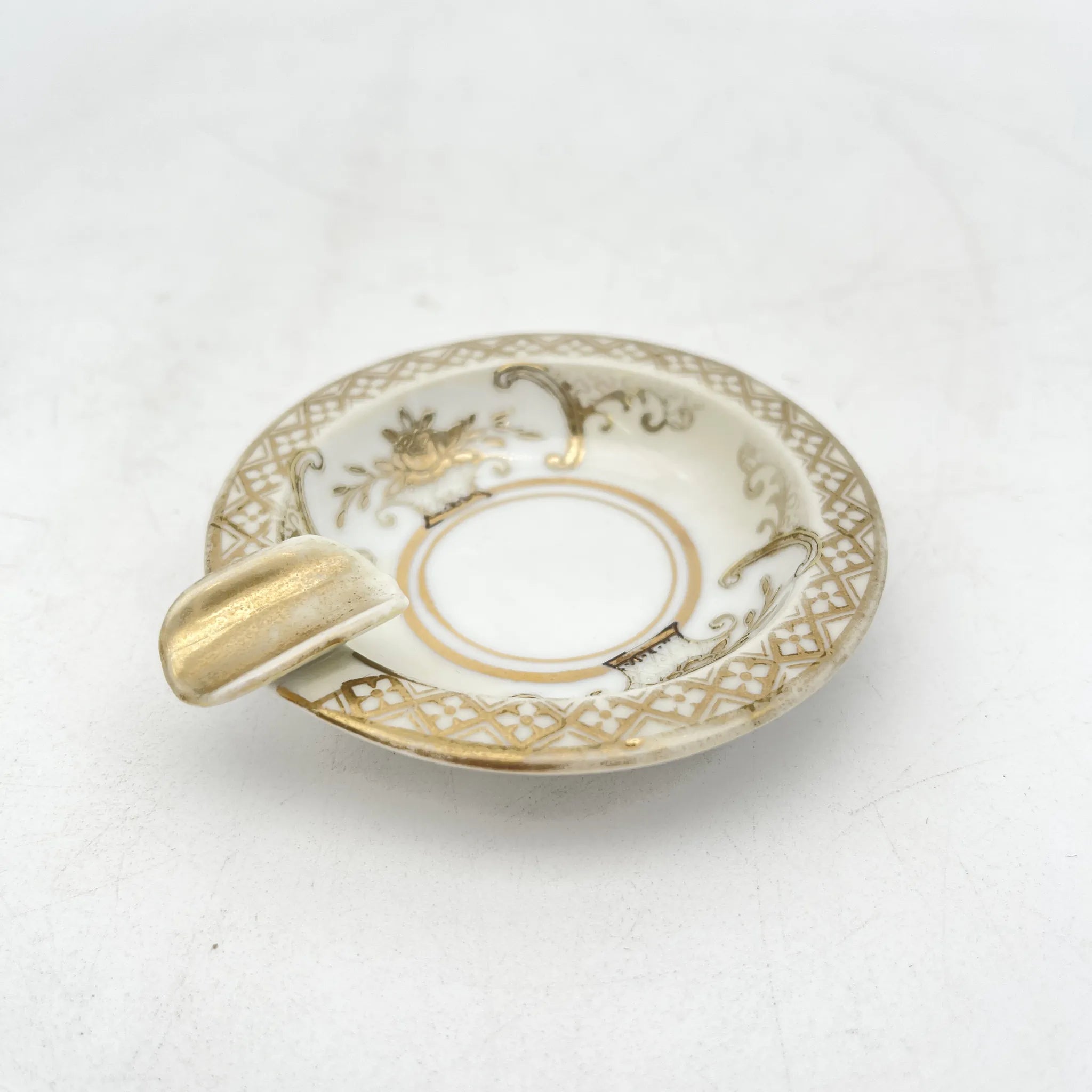 Noritake（ノリタケ） / アッシュトレイ / 1920s- / 磁器 / 日本 / 金彩花籠紋,薔薇窓絵,盛金エッチング風 / [アンティーク]