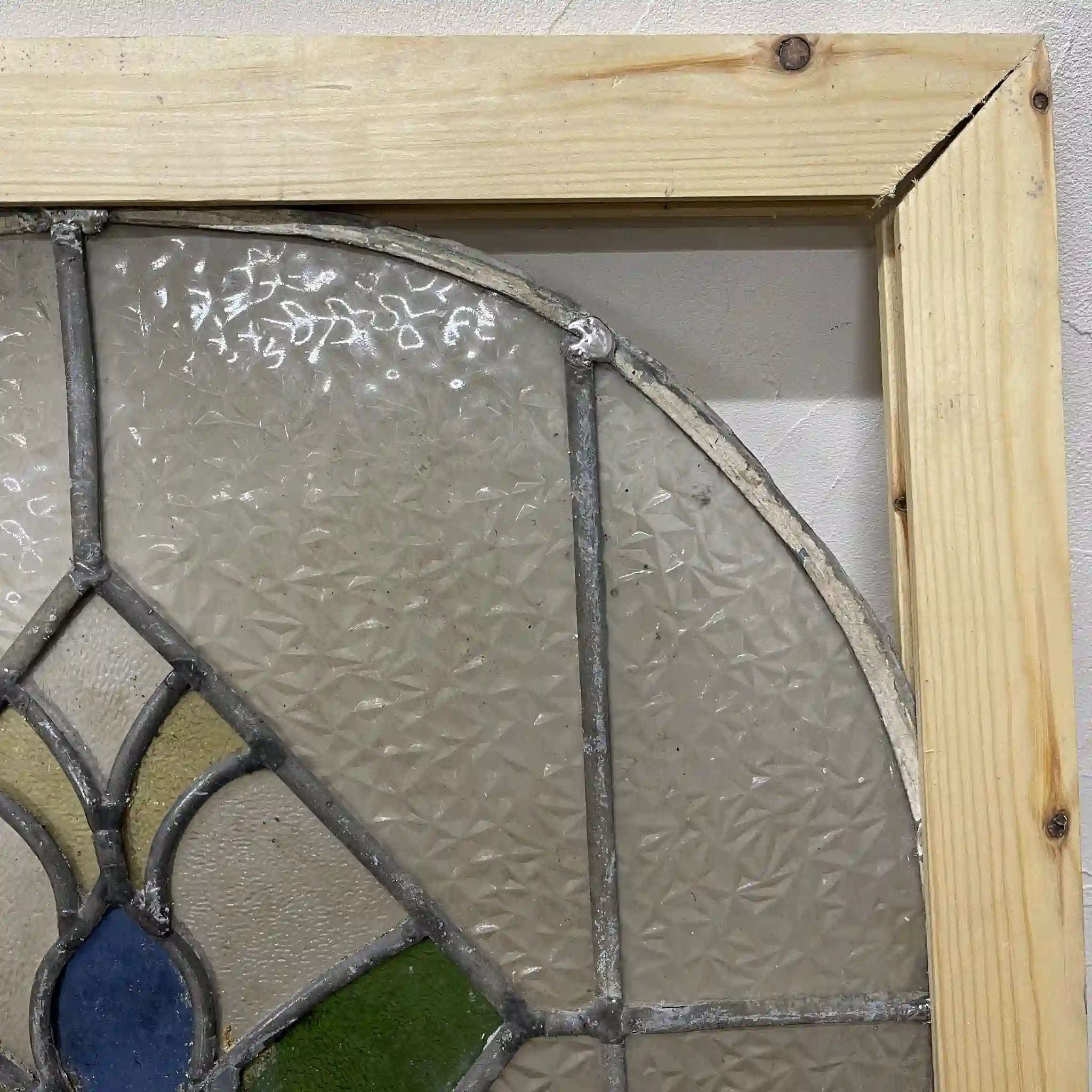 【アンティーク】 ラウンドステンドグラス / アール・デコ / 20世紀初頭 (推定) / ガラス / イギリス / テクスチャード・ガラス, 植物モチーフ, 幾何学的デザイン,