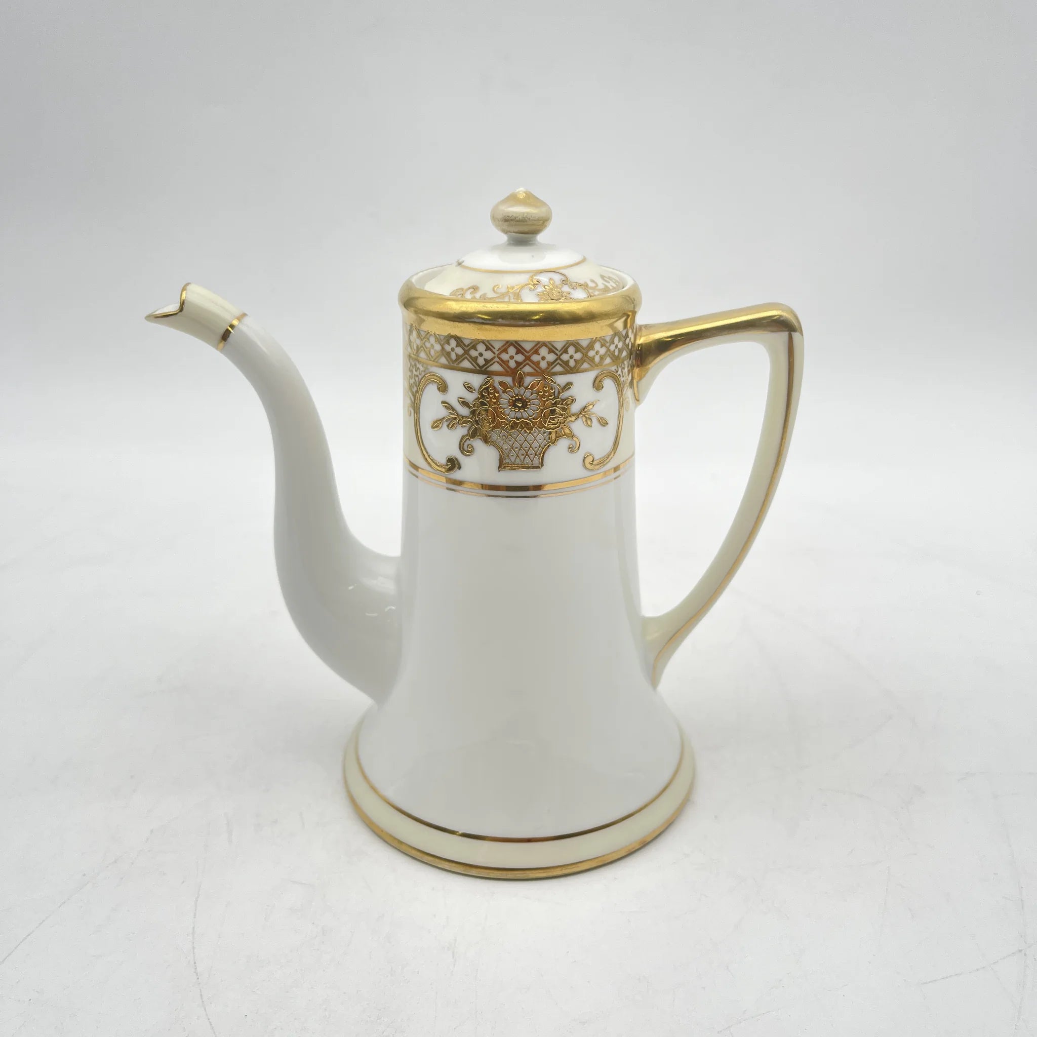 Noritake（ノリタケ） / コーヒーポット / 1920s- / 磁器 / 日本 / 金彩花籠紋,薔薇窓絵,盛金エッチング風 / [アンティーク]