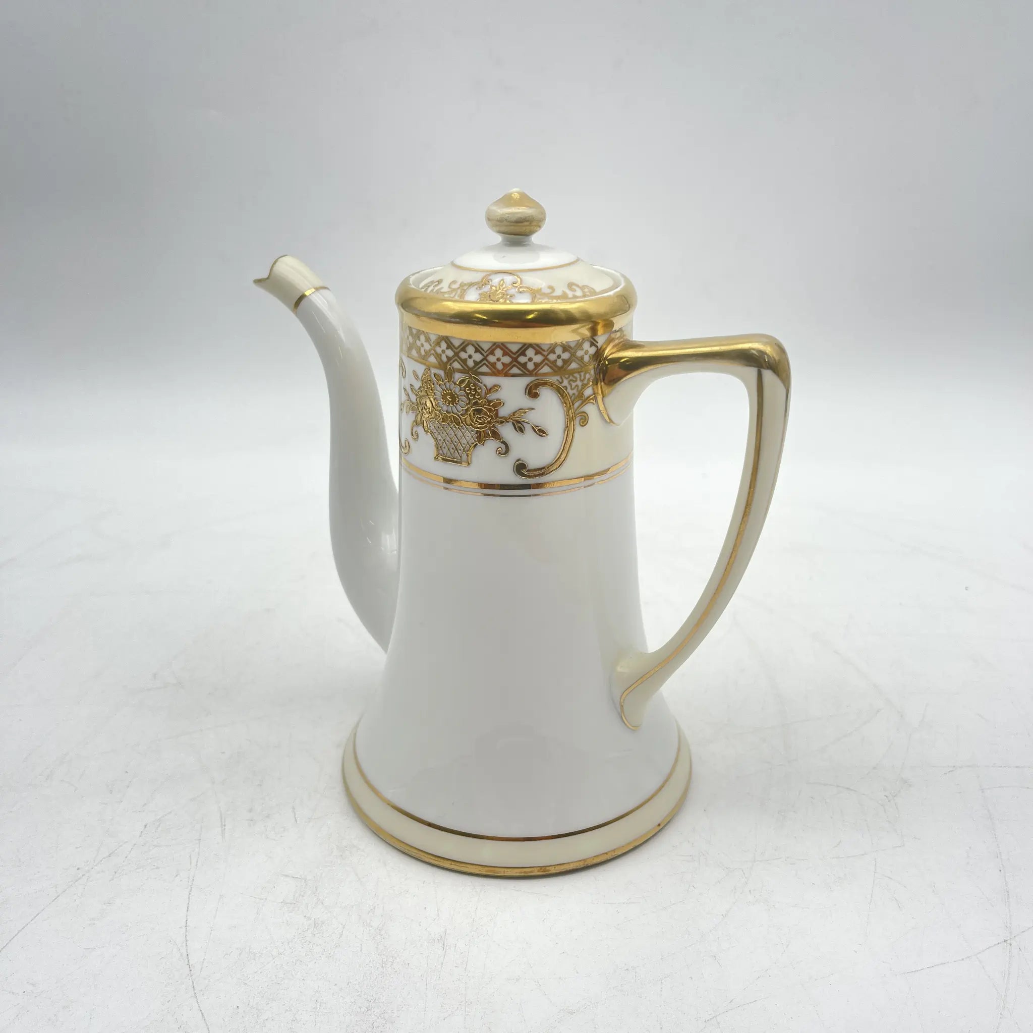 Noritake（ノリタケ） / コーヒーポット / 1920s- / 磁器 / 日本 / 金彩花籠紋,薔薇窓絵,盛金エッチング風 / [アンティーク]