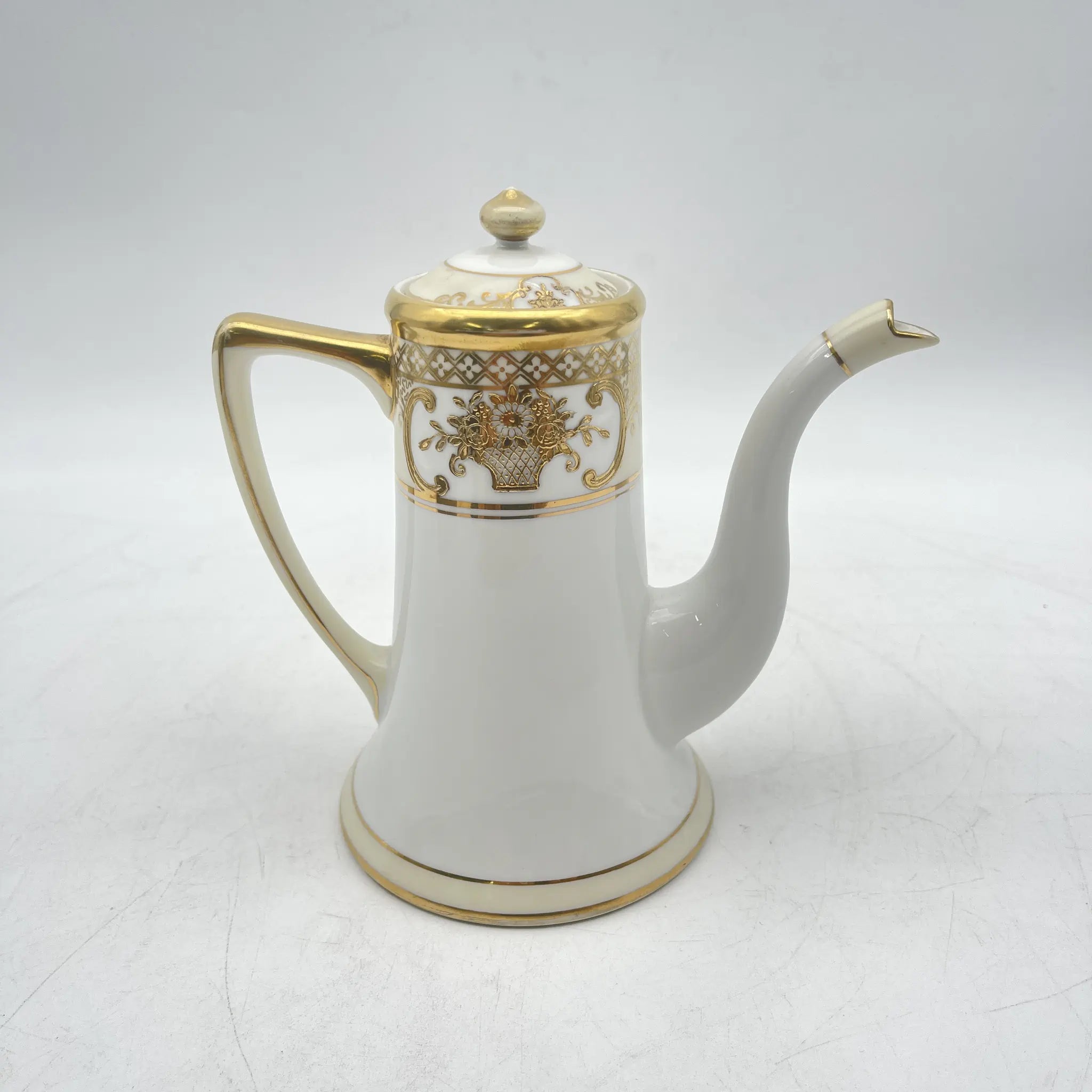 Noritake（ノリタケ） / コーヒーポット / 1920s- / 磁器 / 日本 / 金彩花籠紋,薔薇窓絵,盛金エッチング風 / [アンティーク]