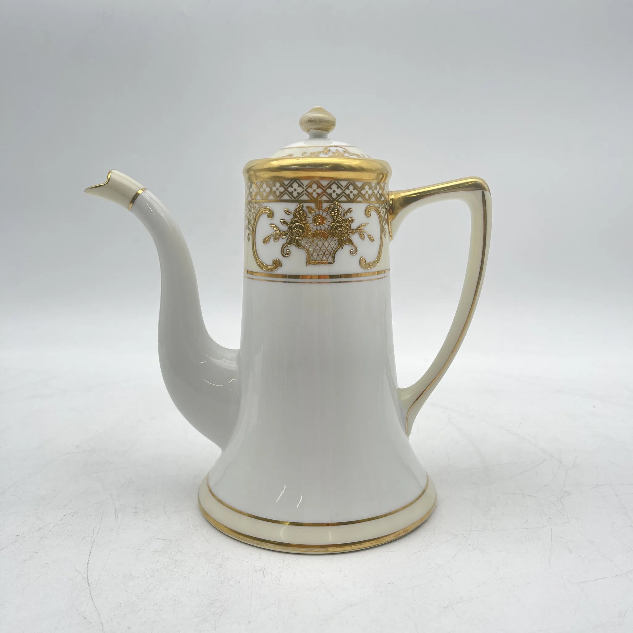 Noritake（ノリタケ） / コーヒーポット / 1920s- / 磁器 / 日本 / 金彩花籠紋,薔薇窓絵,盛金エッチング風 / [アンティーク]