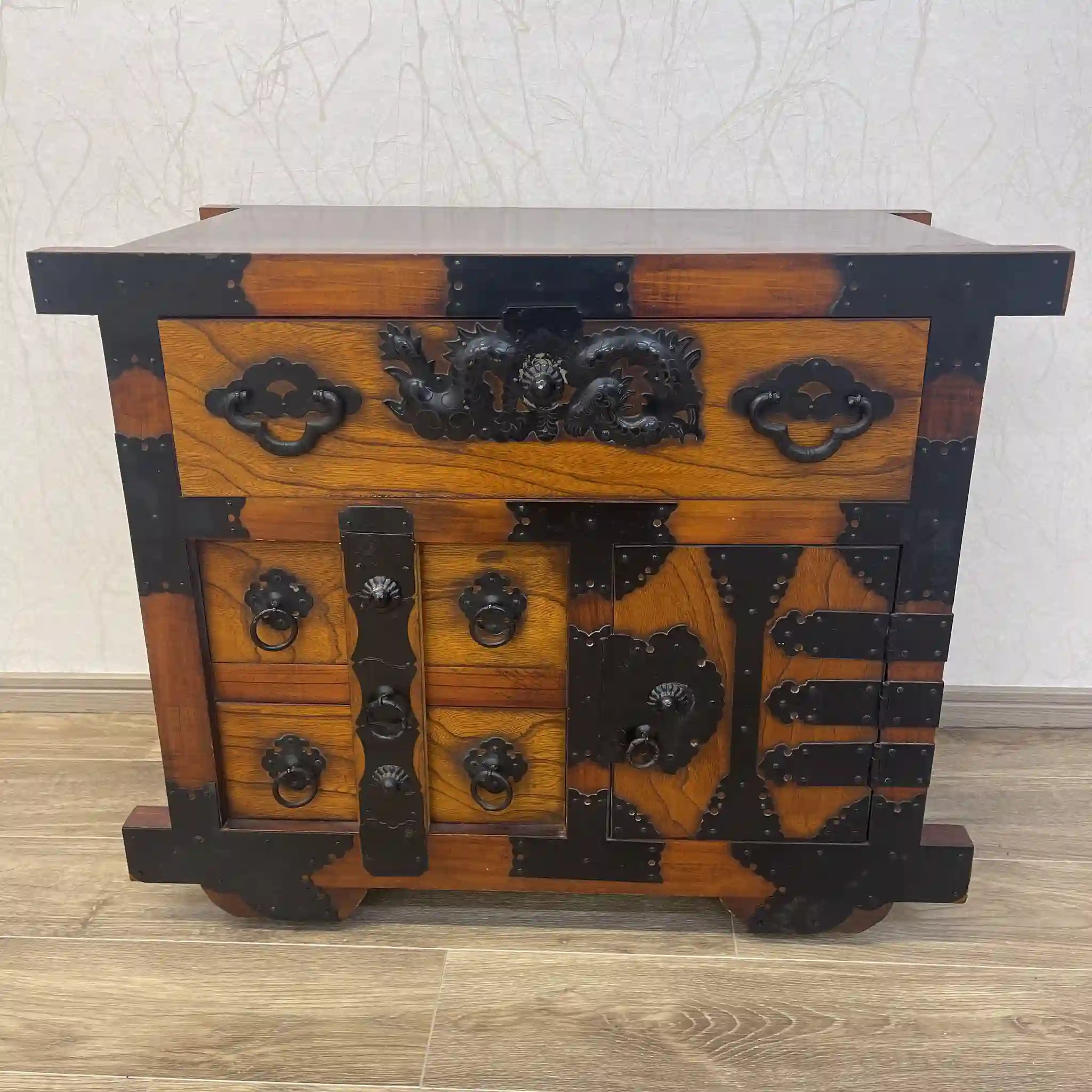 【リユース】 車箪笥 / 桐材 / 日本