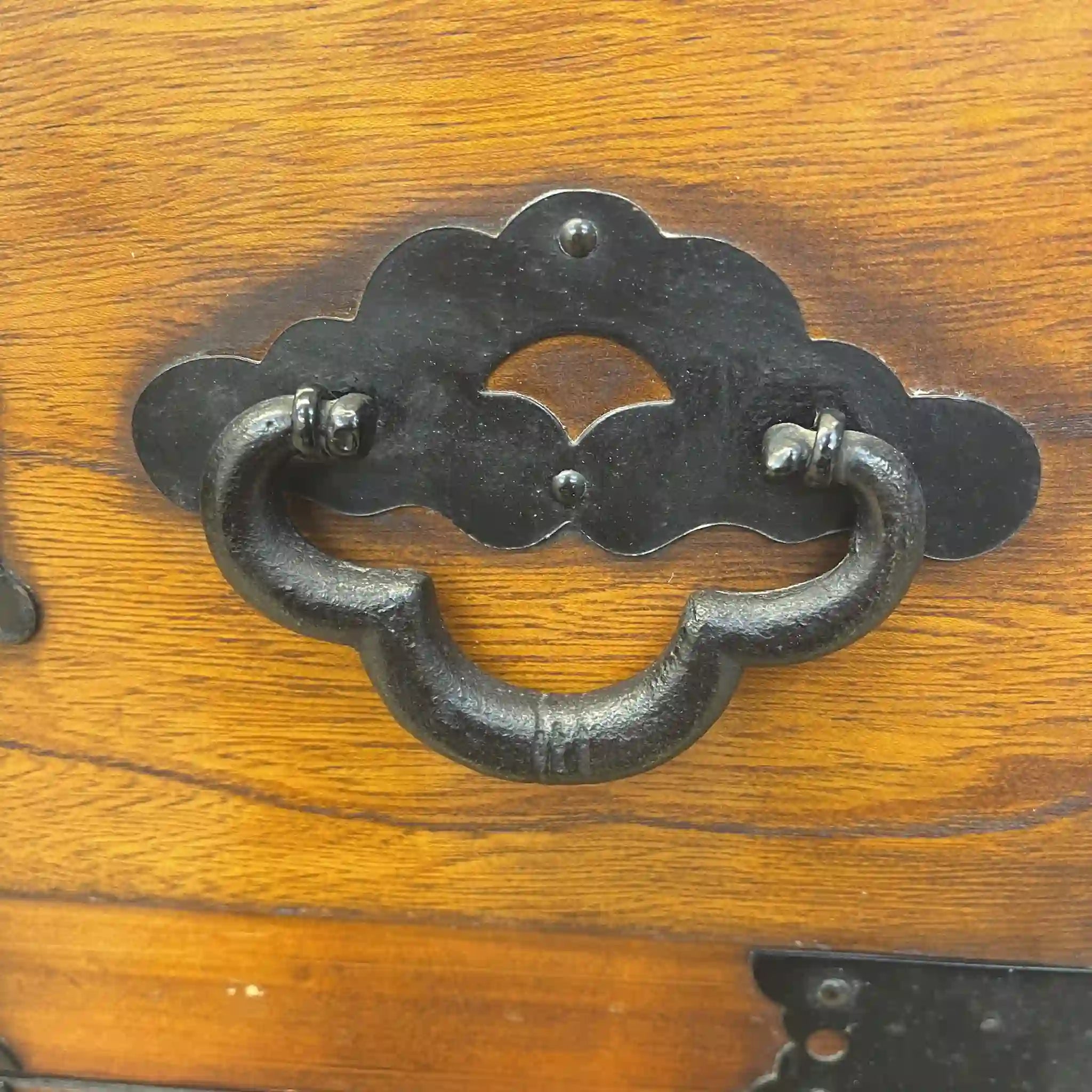 【リユース】 車箪笥 / 桐材 / 日本