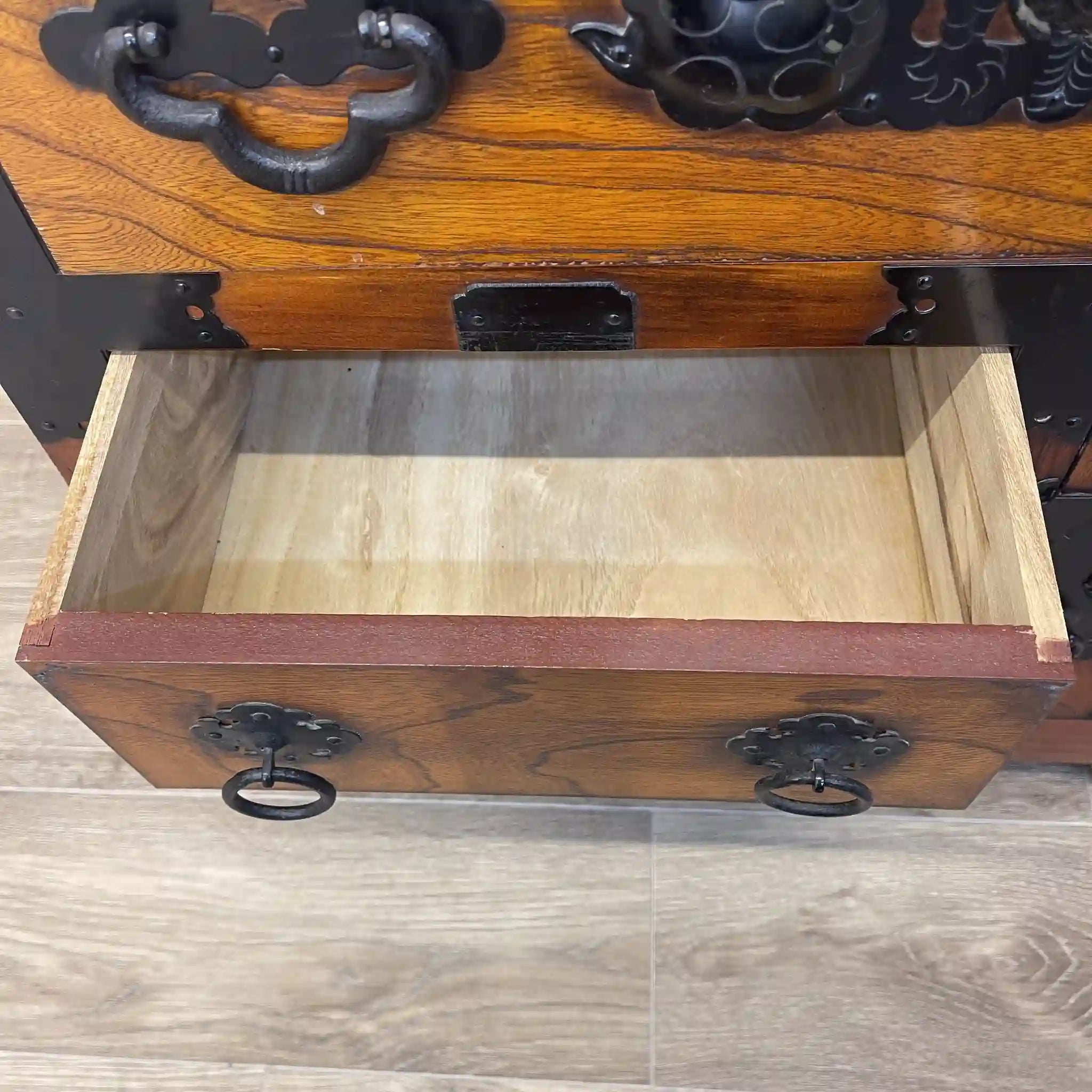 【リユース】 車箪笥 / 桐材 / 日本