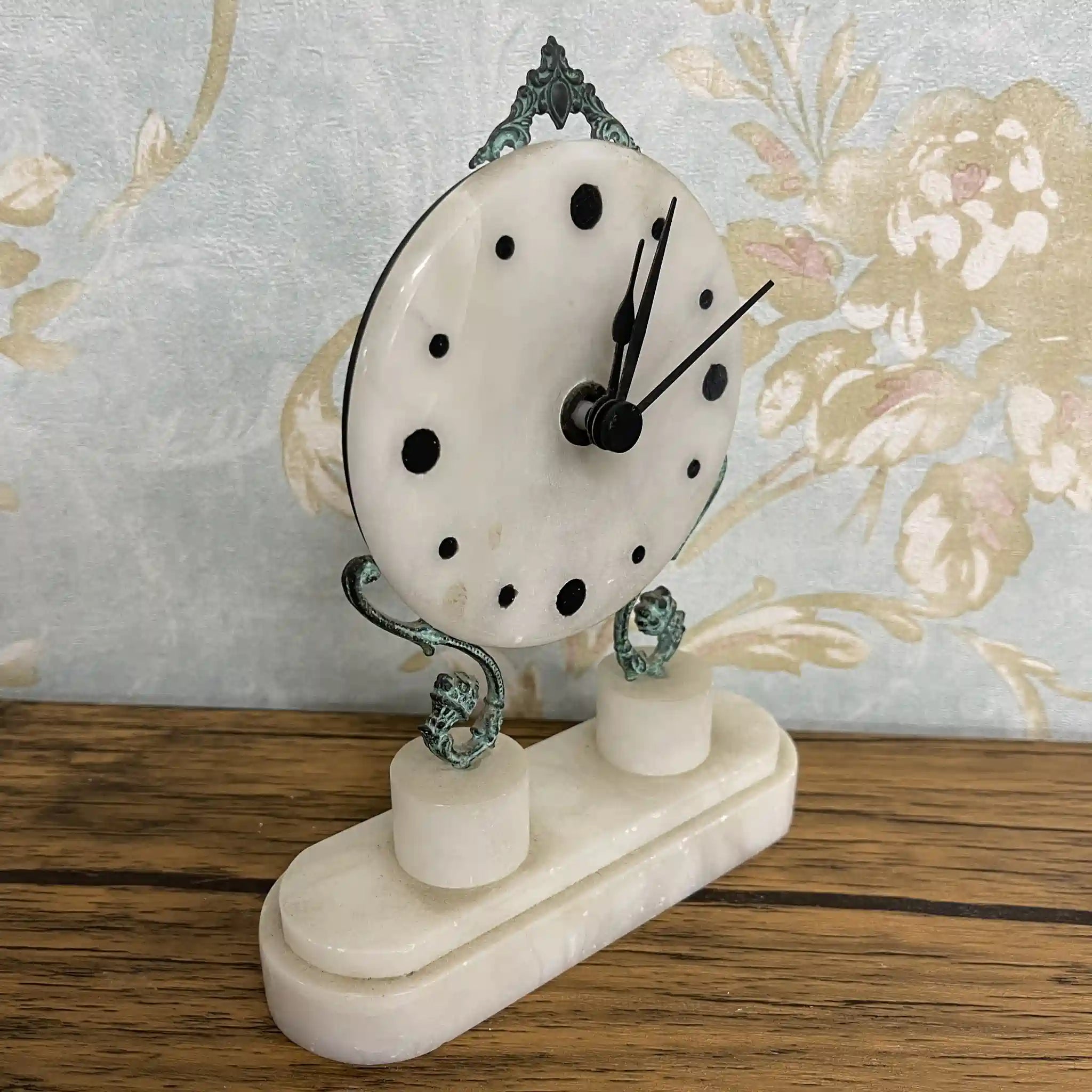 [Vintage] Table clock / First half of the 20th century (estimated) / Alabaster / Europe / Quartz movement remake