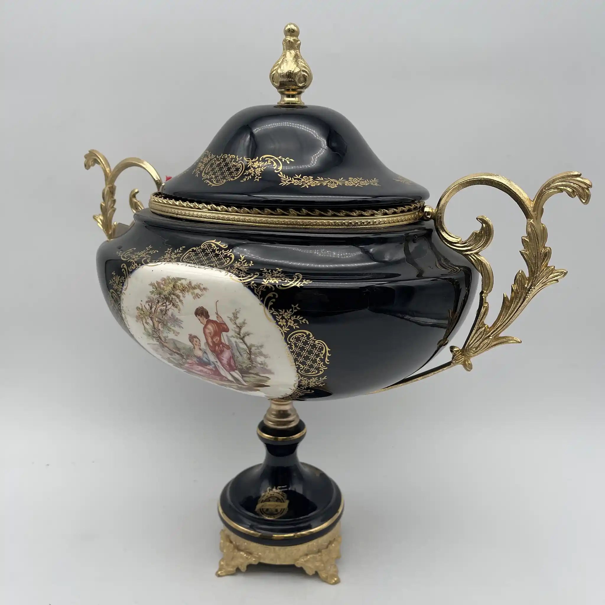 【ビンテージ】 スーピエール(飾壺) / C.A.S. / リモージュ焼 / 20世紀 / 磁器 / フランス / 金彩,ロココ・スクロール