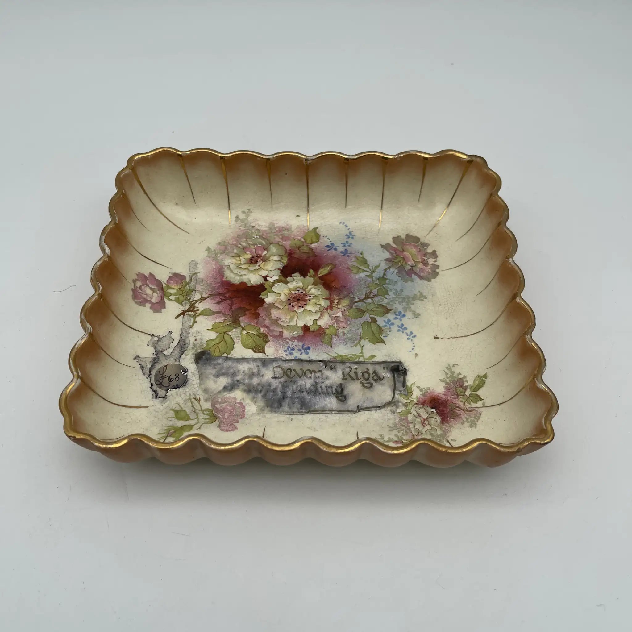 【アンティーク】 スクエアプレート (角皿) / Crown Devon (クラウンデボン) / Riga / 1890-1910年代 / 陶器 / イギリス / 銅板転写, 手彩色 金彩