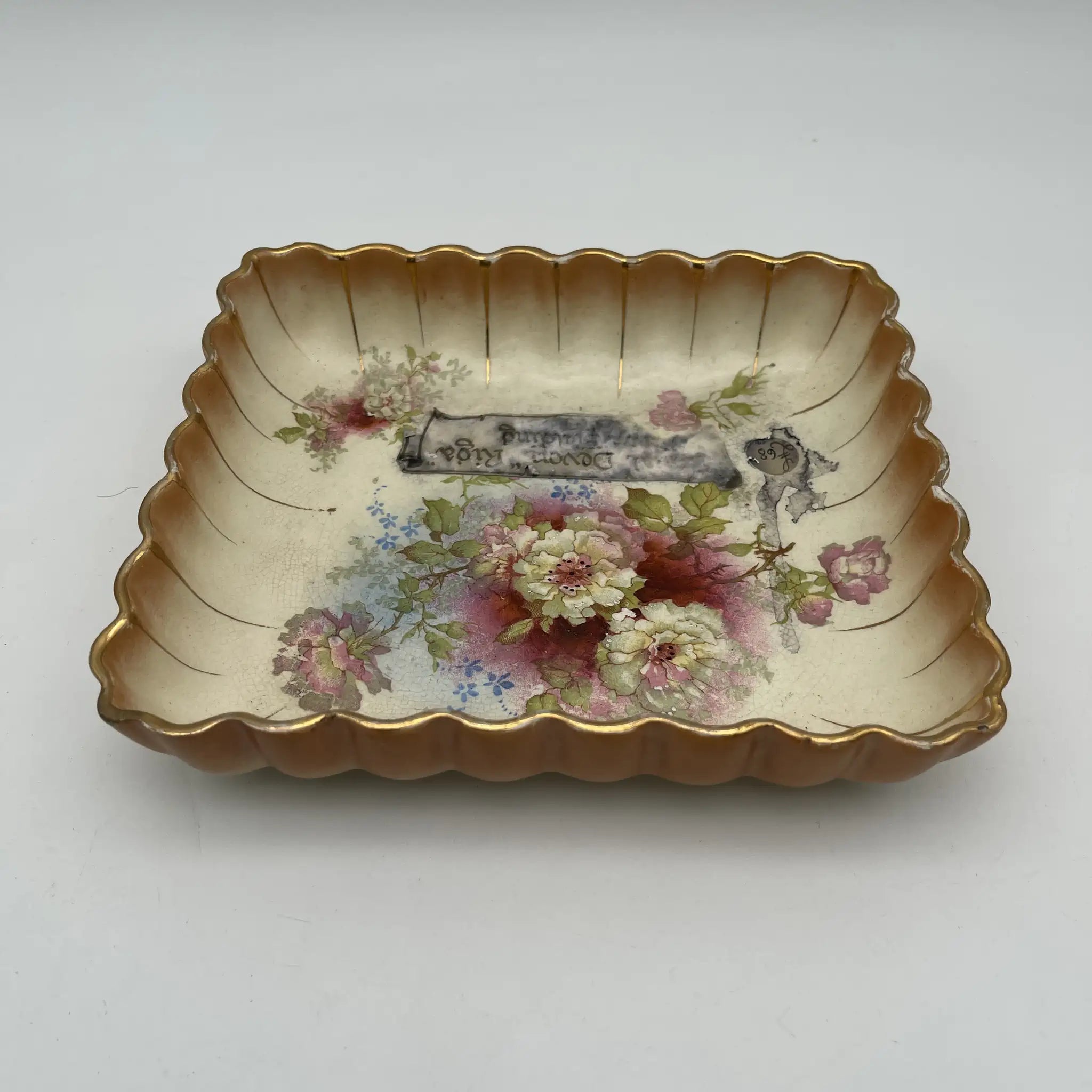 【アンティーク】 スクエアプレート (角皿) / Crown Devon (クラウンデボン) / Riga / 1890-1910年代 / 陶器 / イギリス / 銅板転写, 手彩色 金彩