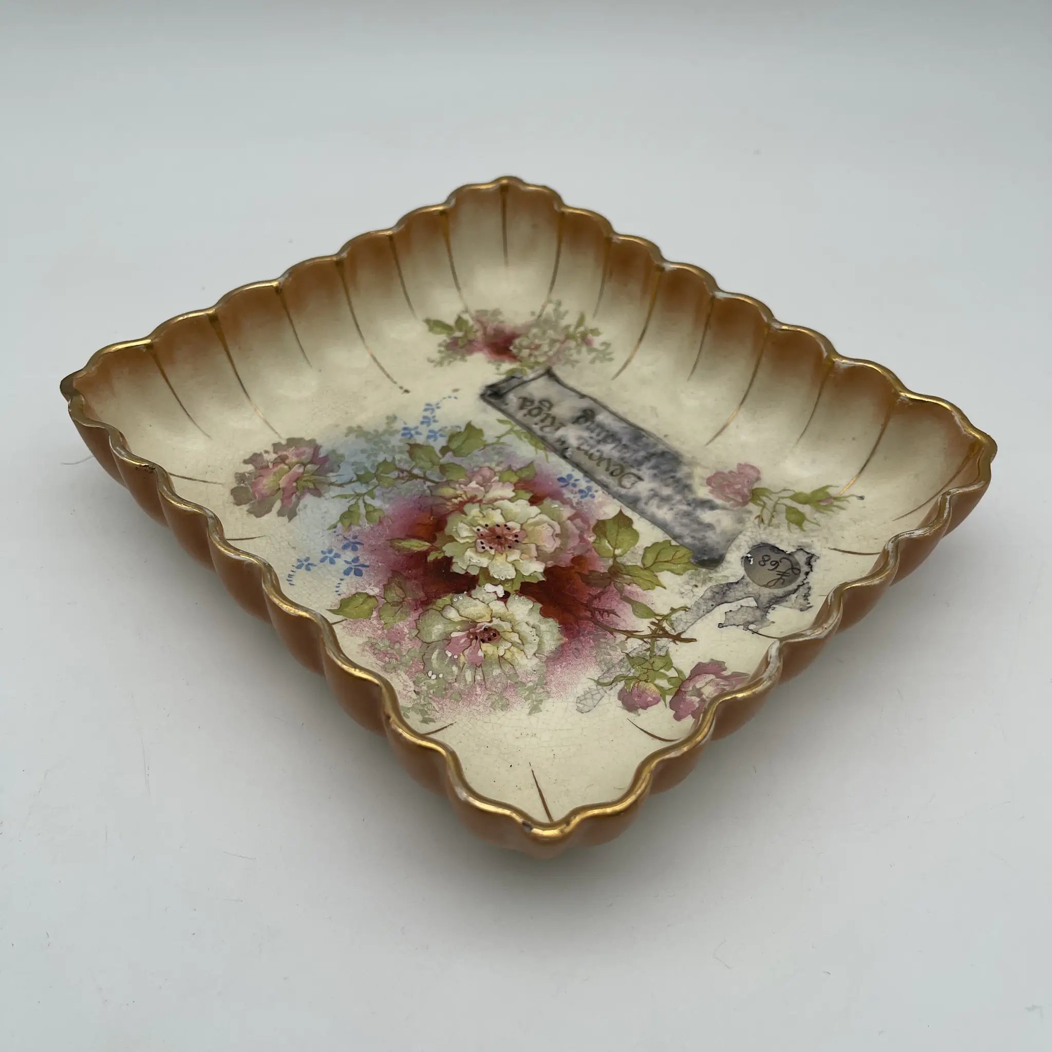 【アンティーク】 スクエアプレート (角皿) / Crown Devon (クラウンデボン) / Riga / 1890-1910年代 / 陶器 / イギリス / 銅板転写, 手彩色 金彩